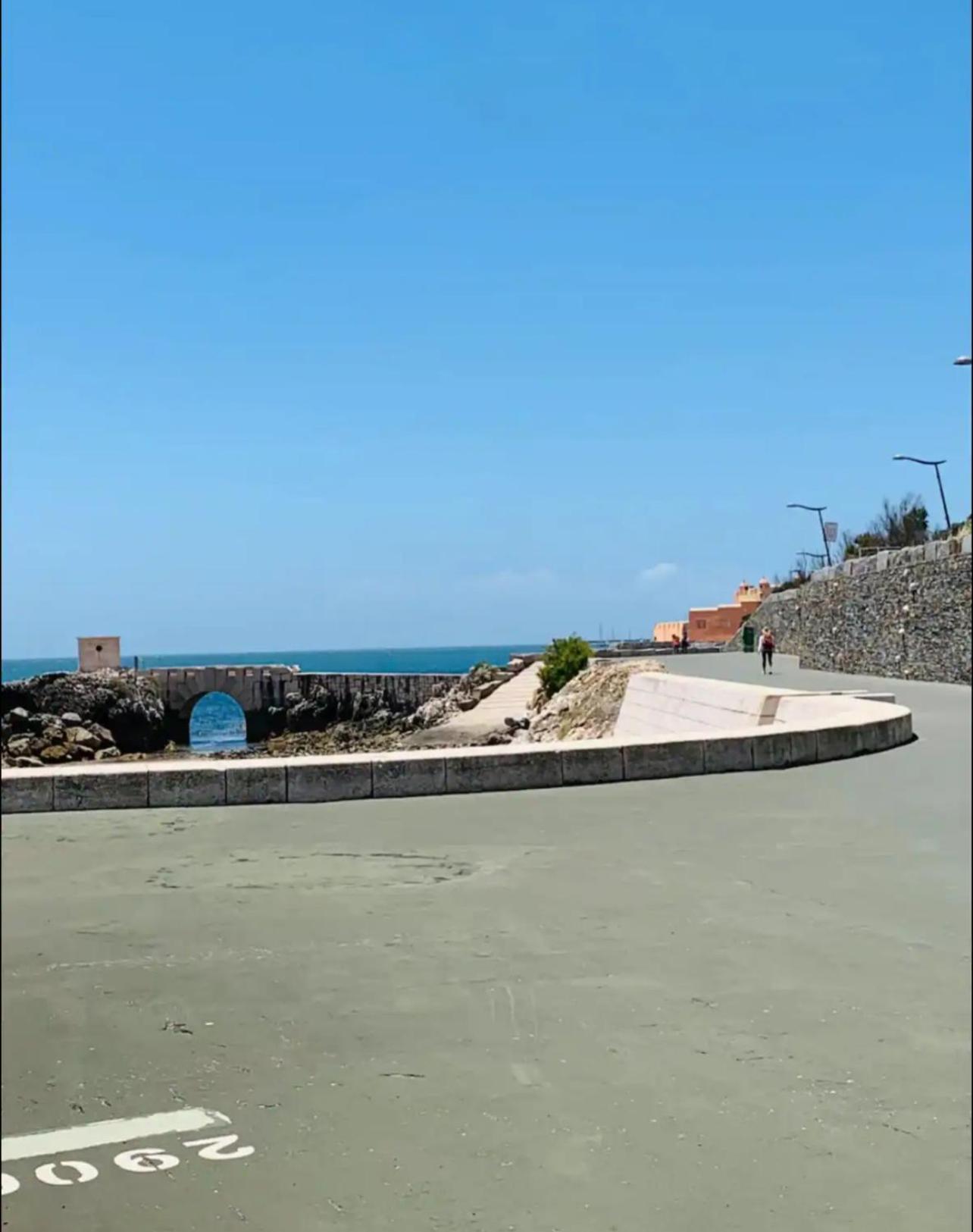 Sea View & 4 Minutes Walk To The *