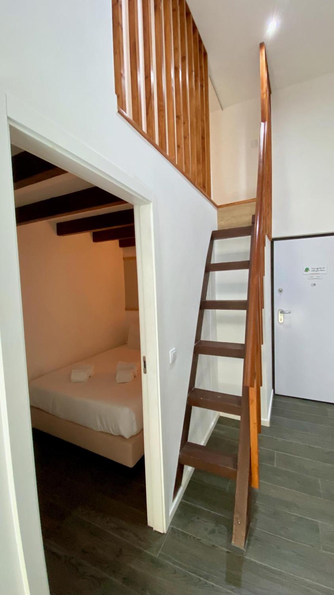 Golden Experience Guest house *