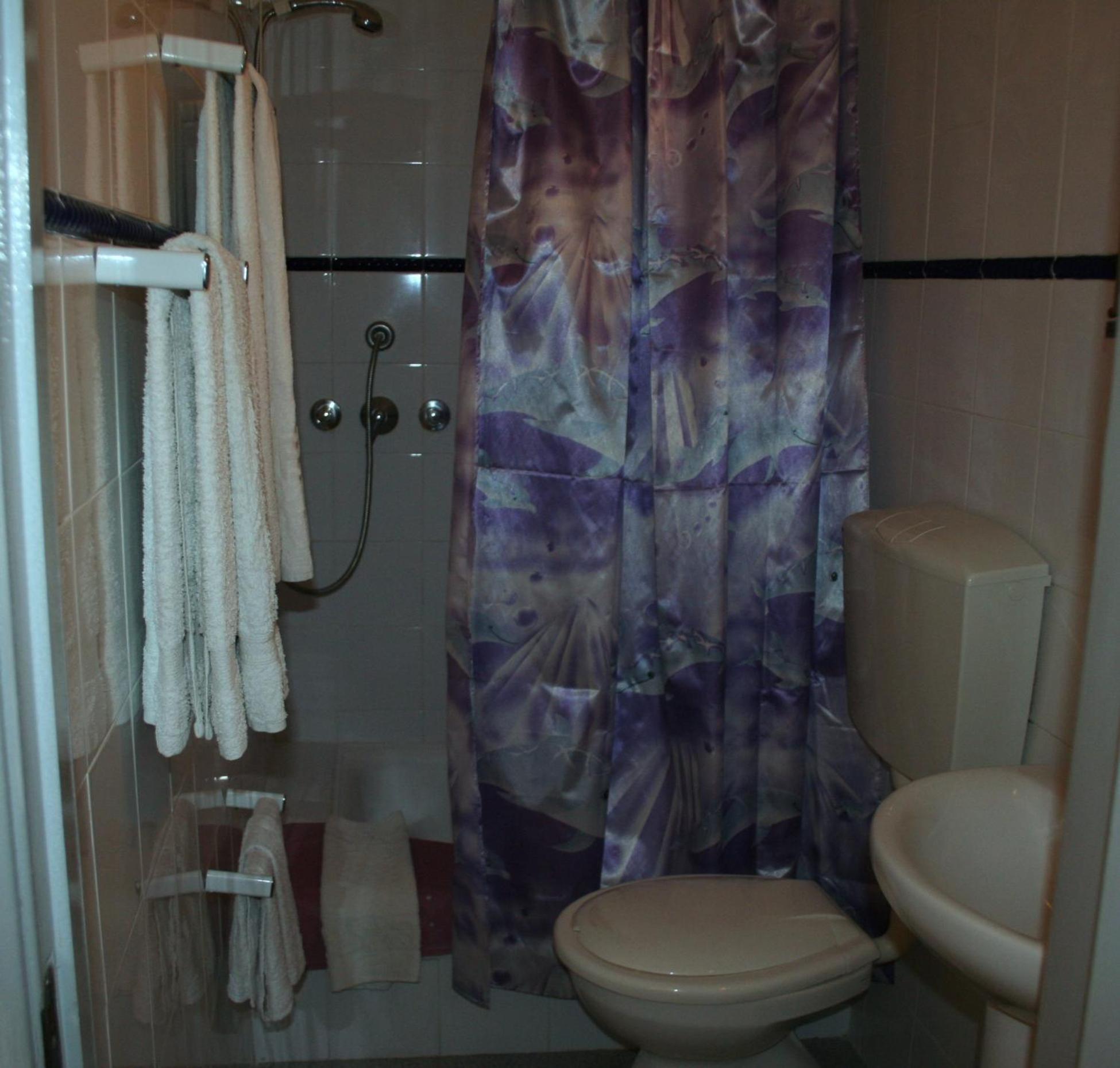 Guest house Santa Isabel 2*