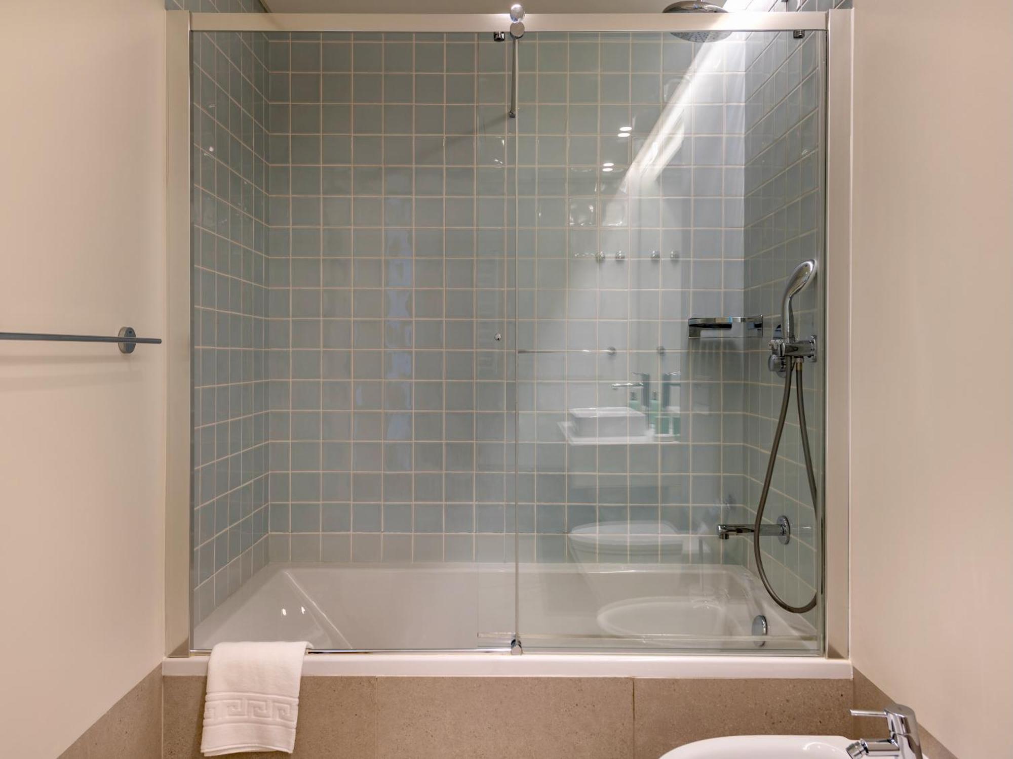 Apartamento Bayline - Beachfront Bliss & By Bedzy *