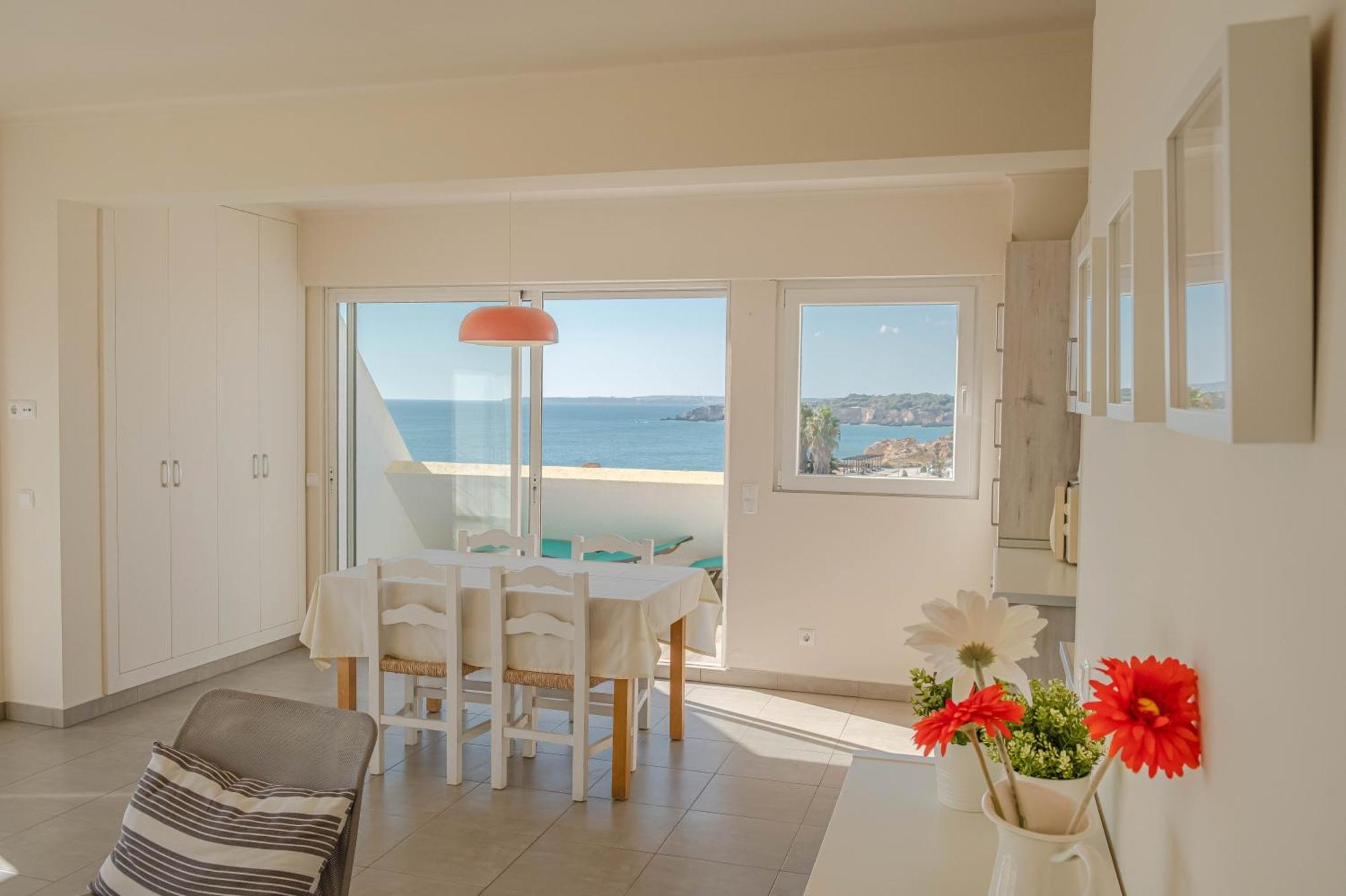 Lovely View Apartment *