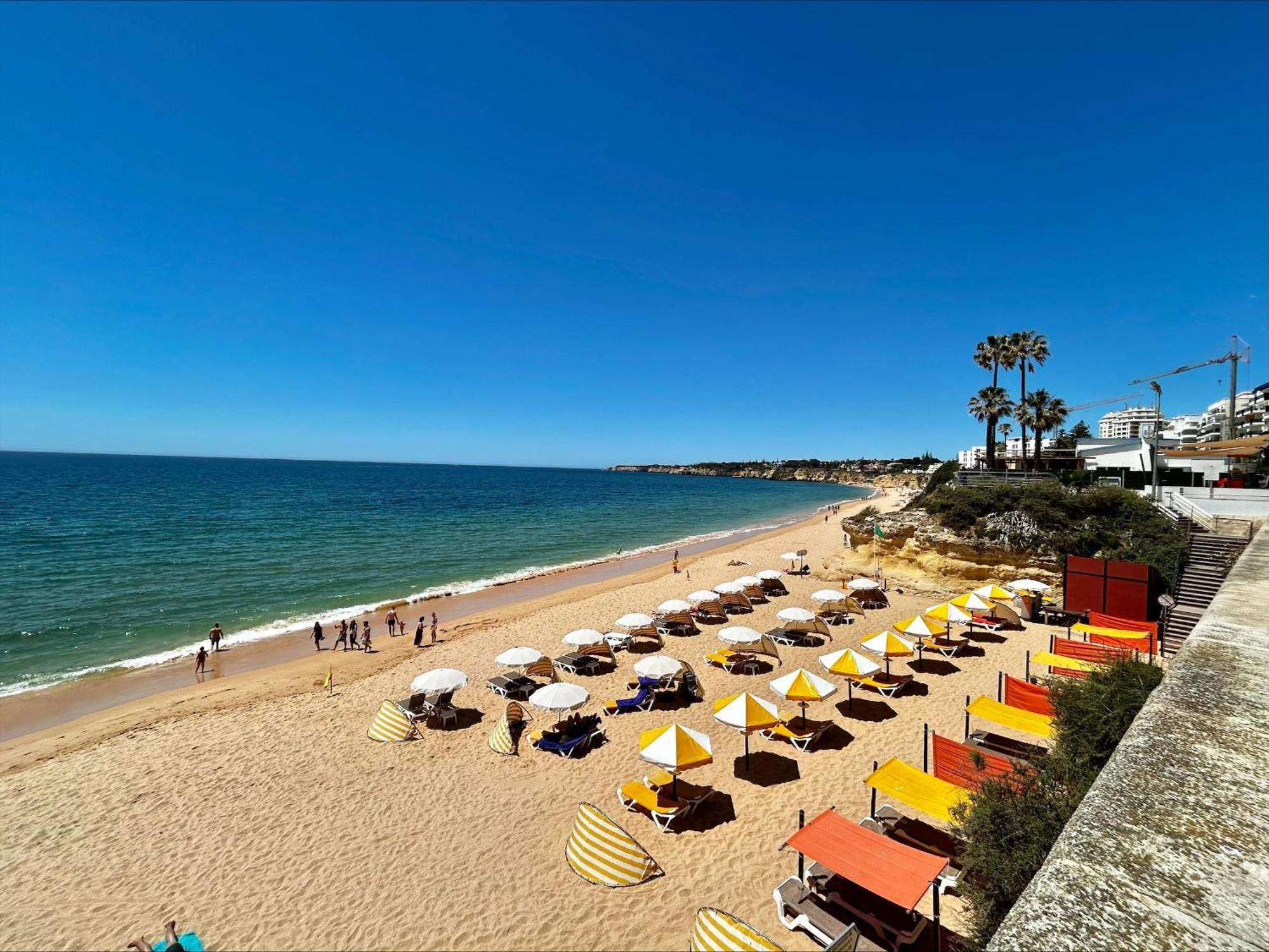 Vista Mar A Menos De 50m Da Praia. Armacao de Pera