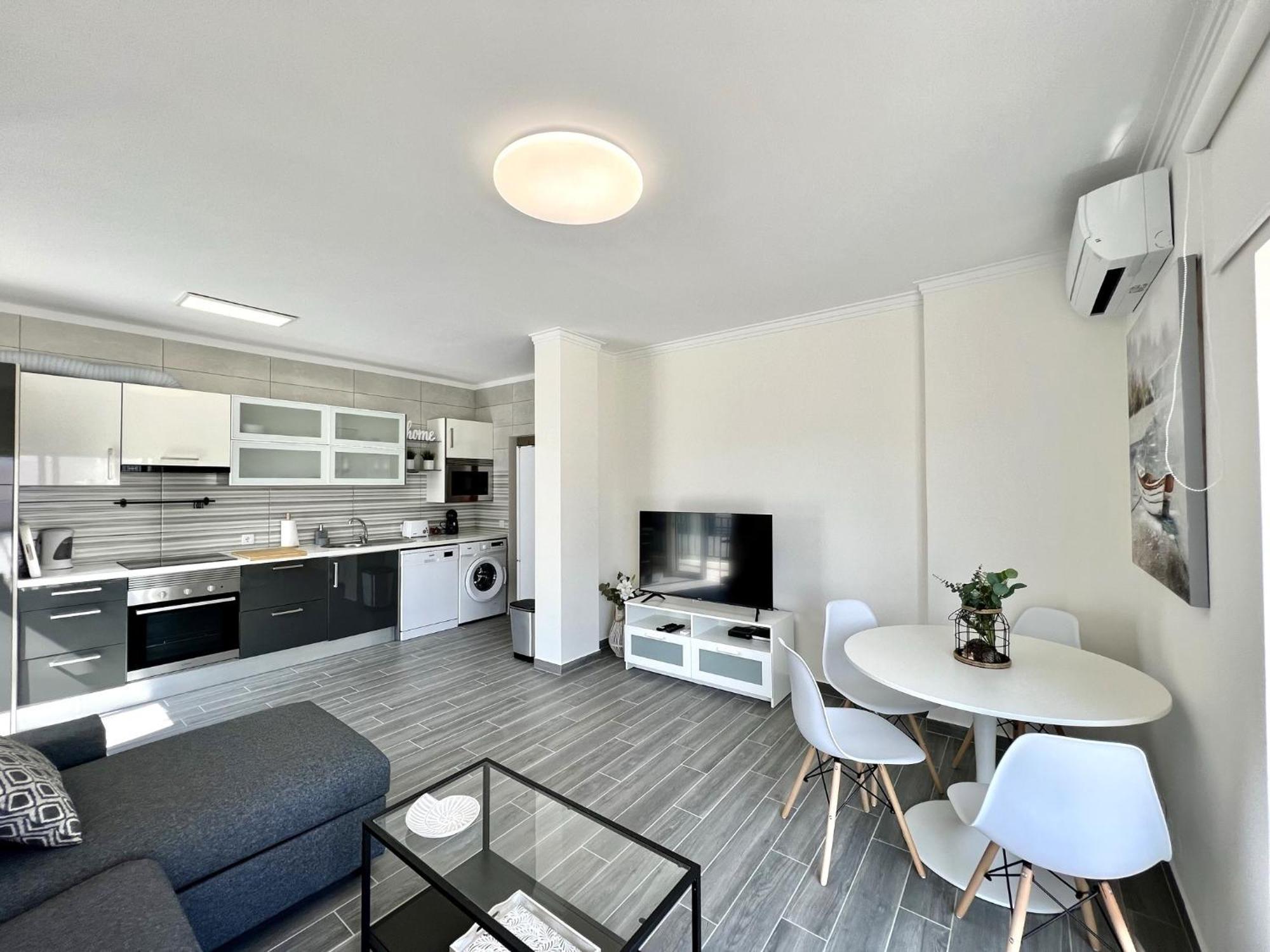Ocean Breeze 1 With Pool By Homing Apartamento *