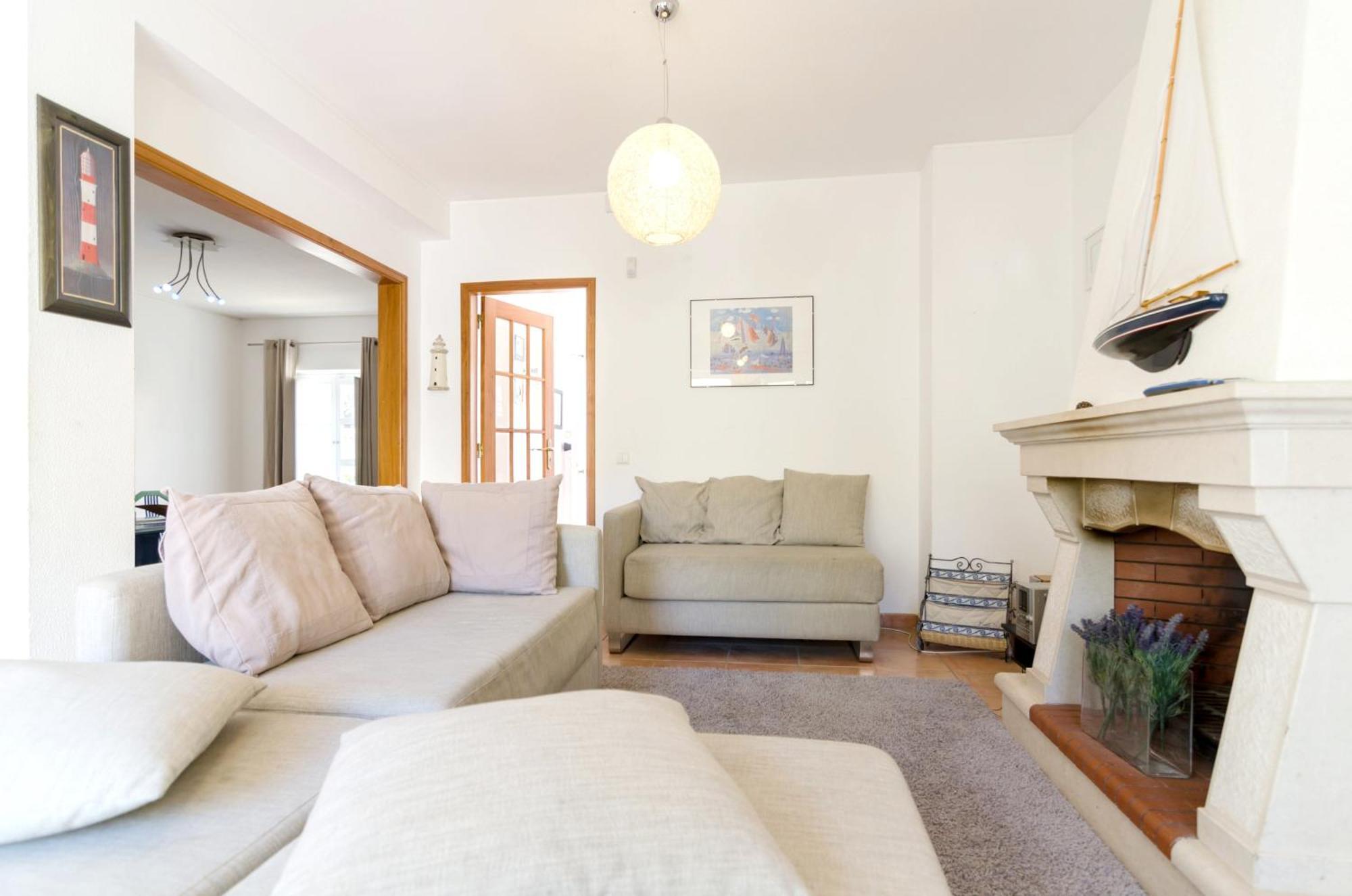 Charming House In With Shared Pool Vakantiehuis