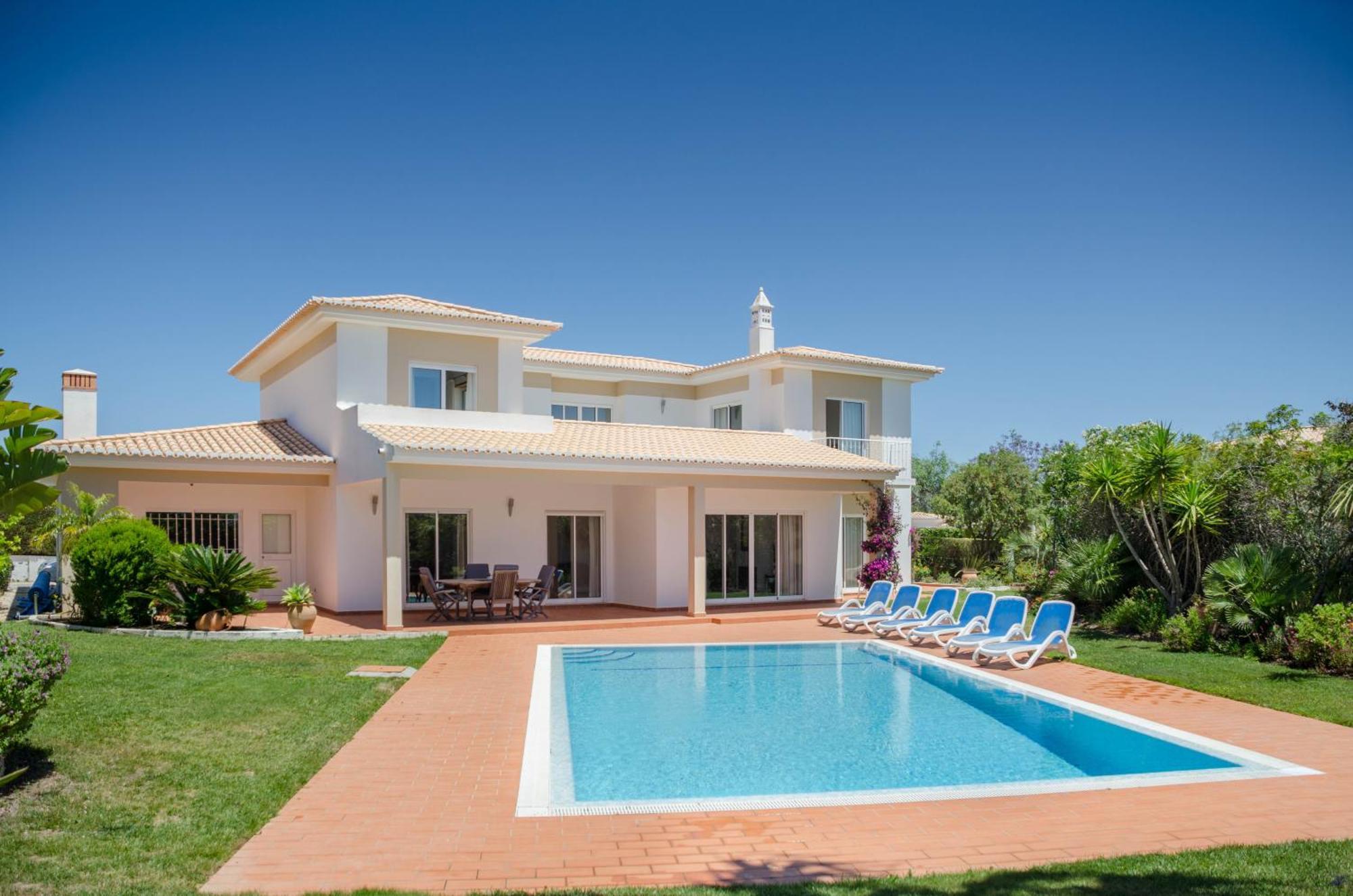 Montanha, Luxury Coastal Villa, With Swimming Pool, Loungers And Alfresco Dining, 10 Min Walk To The Beautiful Da Beach, Shops, Bars And Restaurants! *
