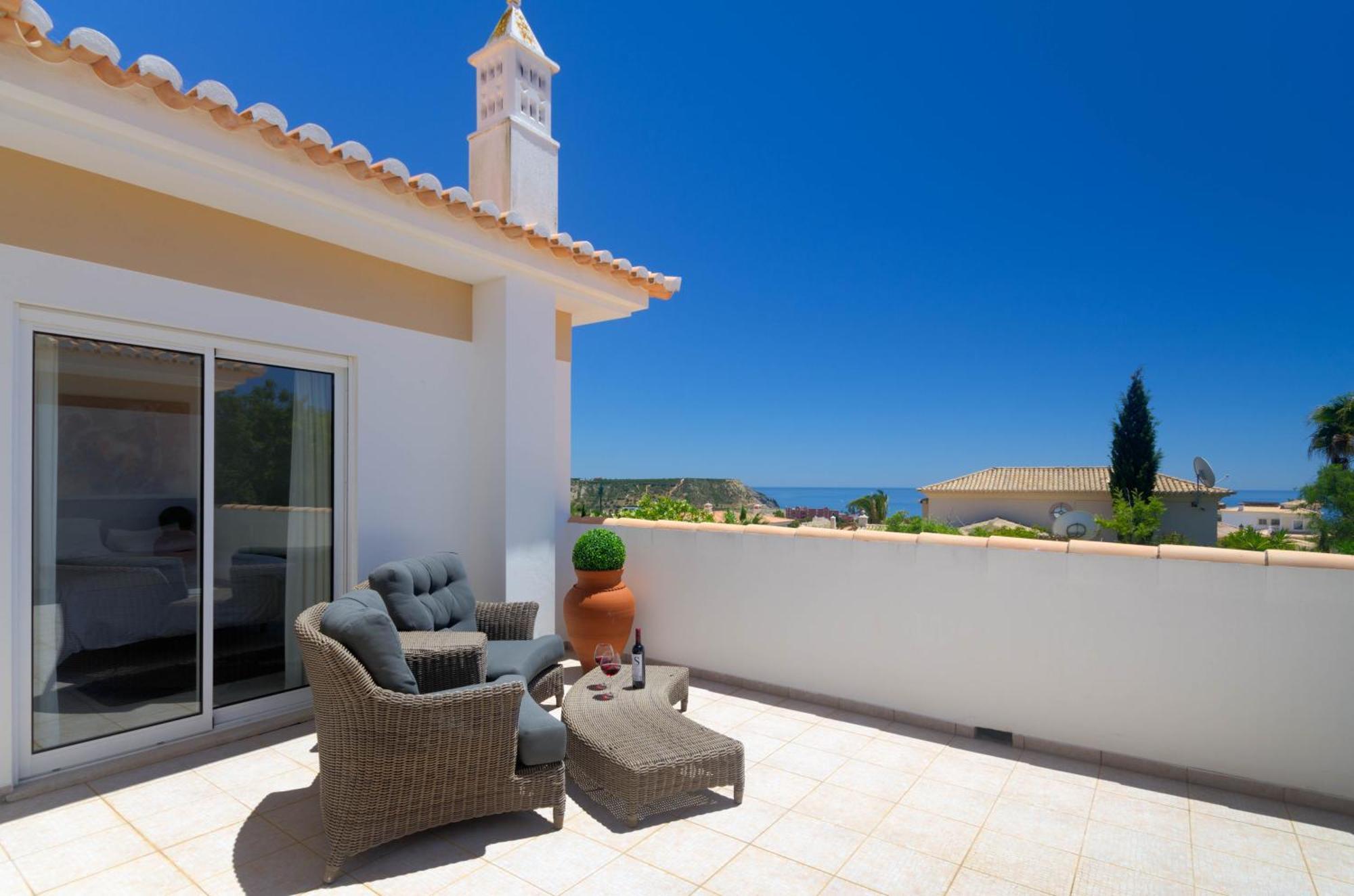 Montanha, Luxury Coastal Villa, With Swimming Pool, Loungers And Alfresco Dining, 10 Min Walk To The Beautiful Da Beach, Shops, Bars And Restaurants! * Luz