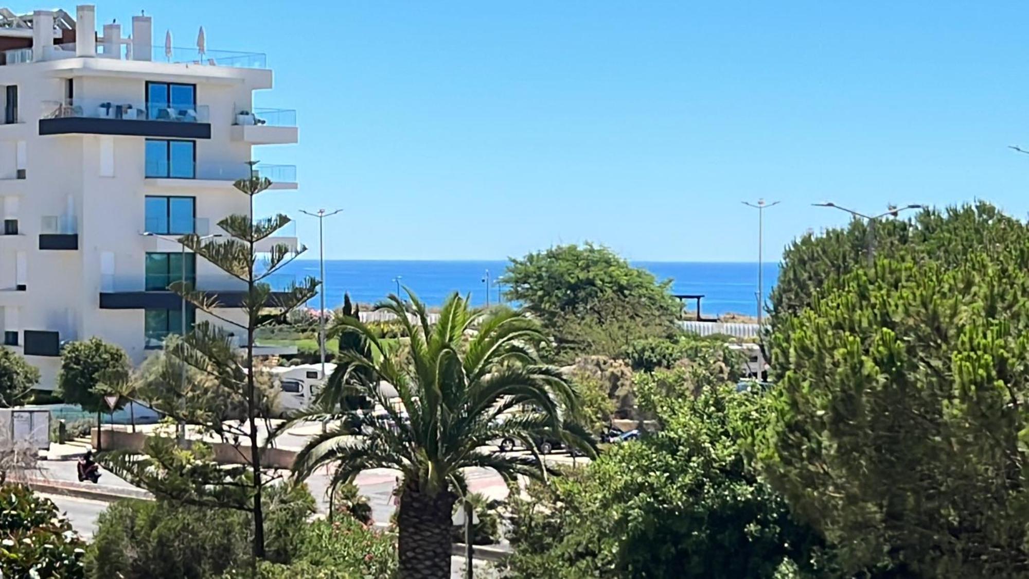Beachfront Seaview Litoralmar Apt, Fast Wifi, Airco, Pool, Private Parking Apartamento