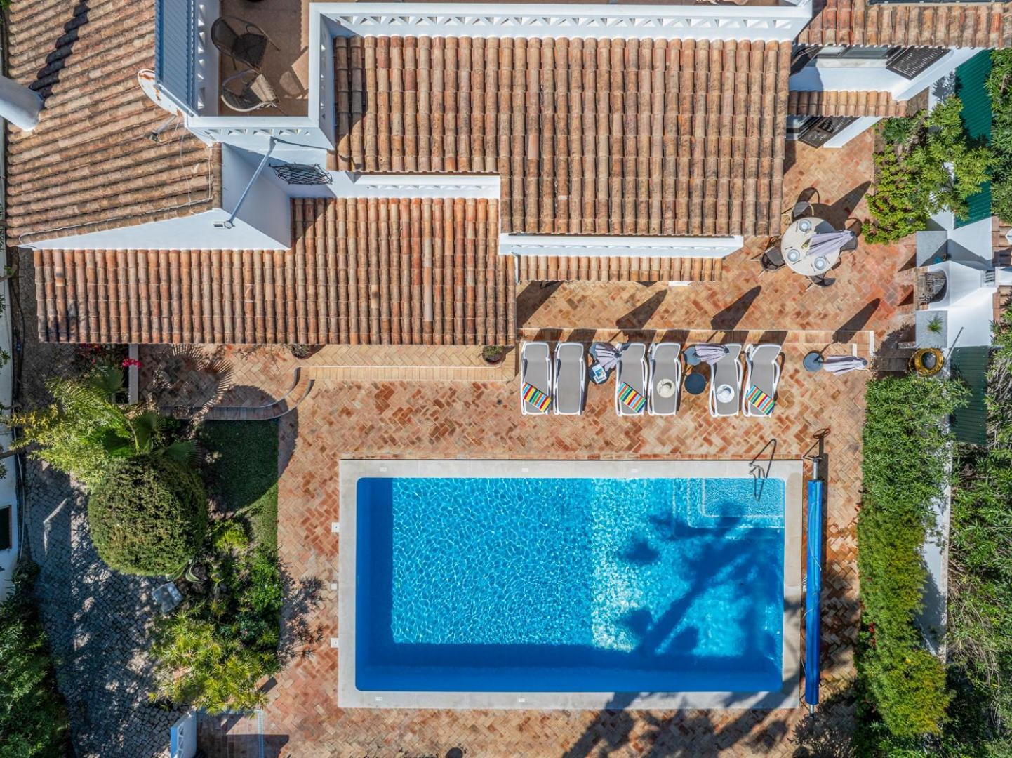 Luxury Villa, Very Close To + Restaurants, Wi Fi, Heatable Pool. Villa *
