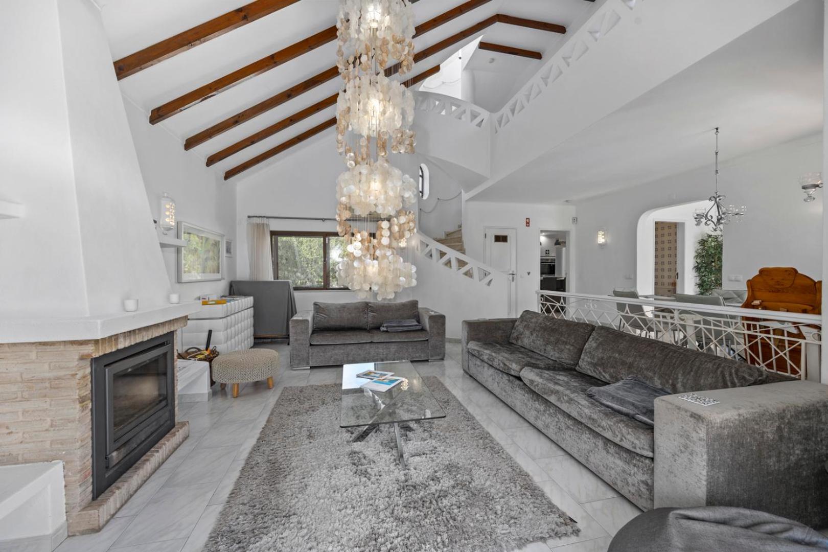 Villa Luxury Villa, Very Close To + Restaurants, Wi Fi, Heatable Pool. *
