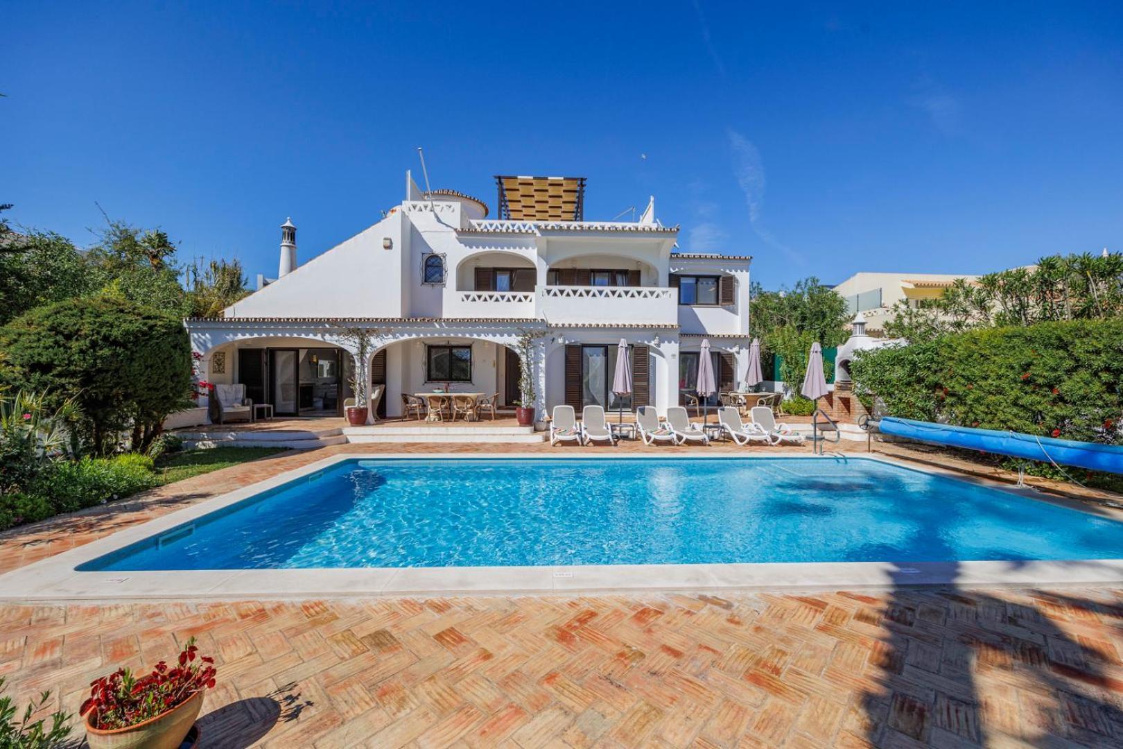 Luxury Villa, Very Close To + Restaurants, Wi Fi, Heatable Pool. *