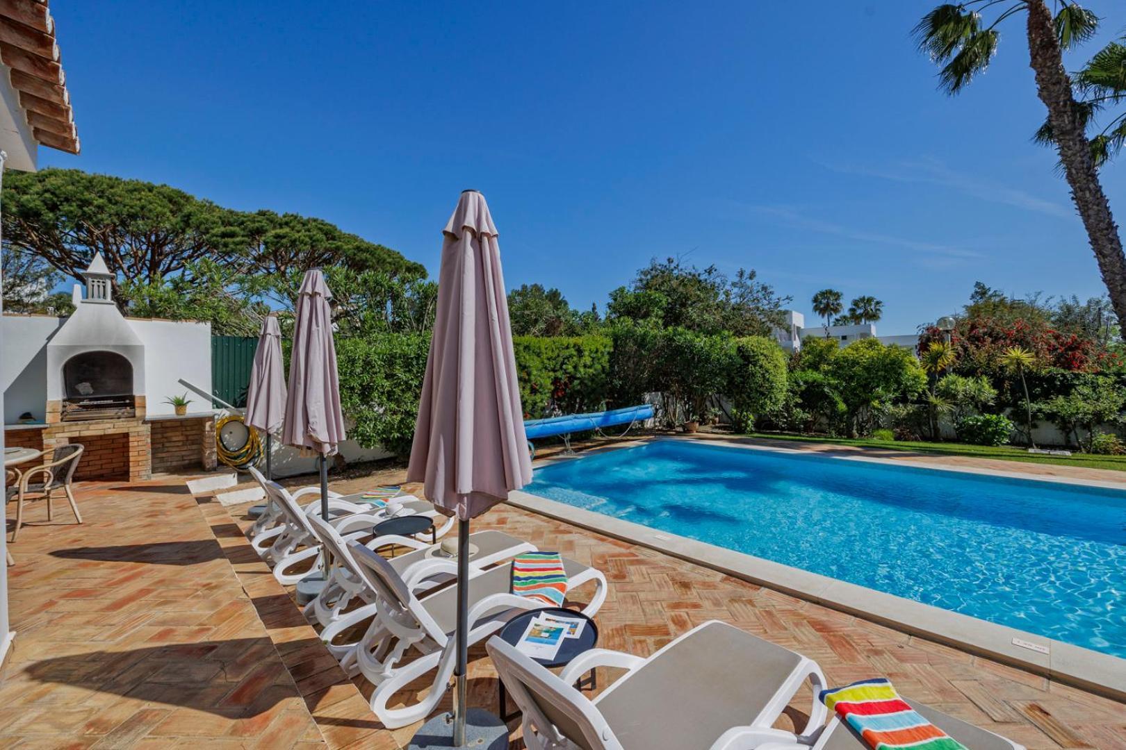 Luxury Villa, Very Close To + Restaurants, Wi Fi, Heatable Pool. Villa Sesmarias