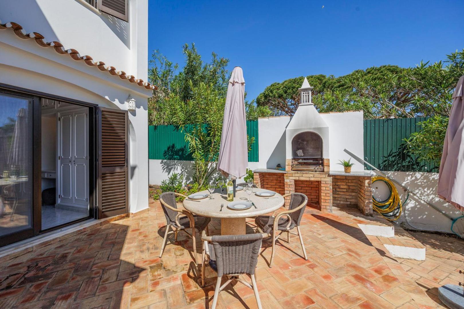 Luxury Villa, Very Close To + Restaurants, Wi Fi, Heatable Pool. *