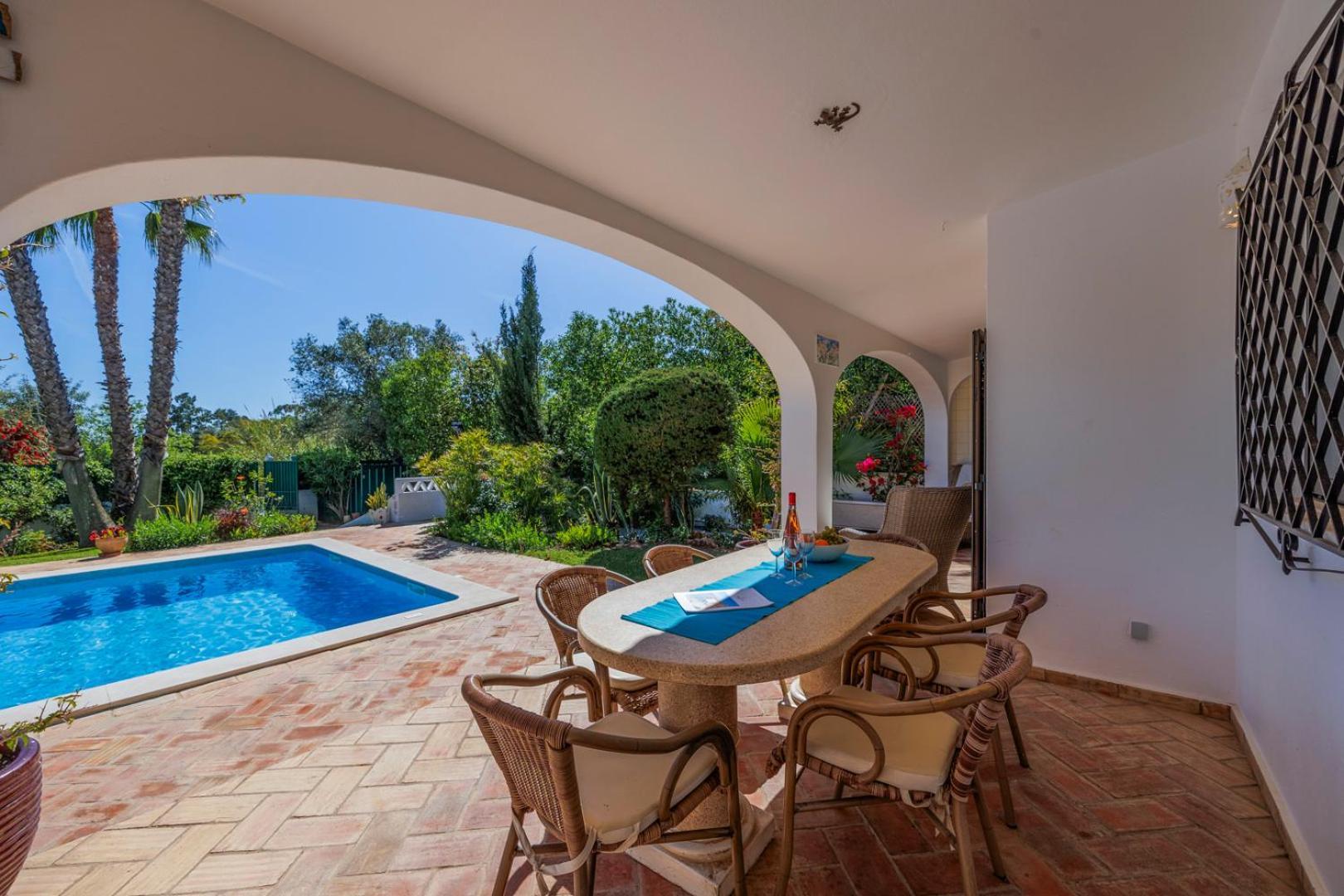 Luxury Villa, Very Close To + Restaurants, Wi Fi, Heatable Pool. Villa Sesmarias