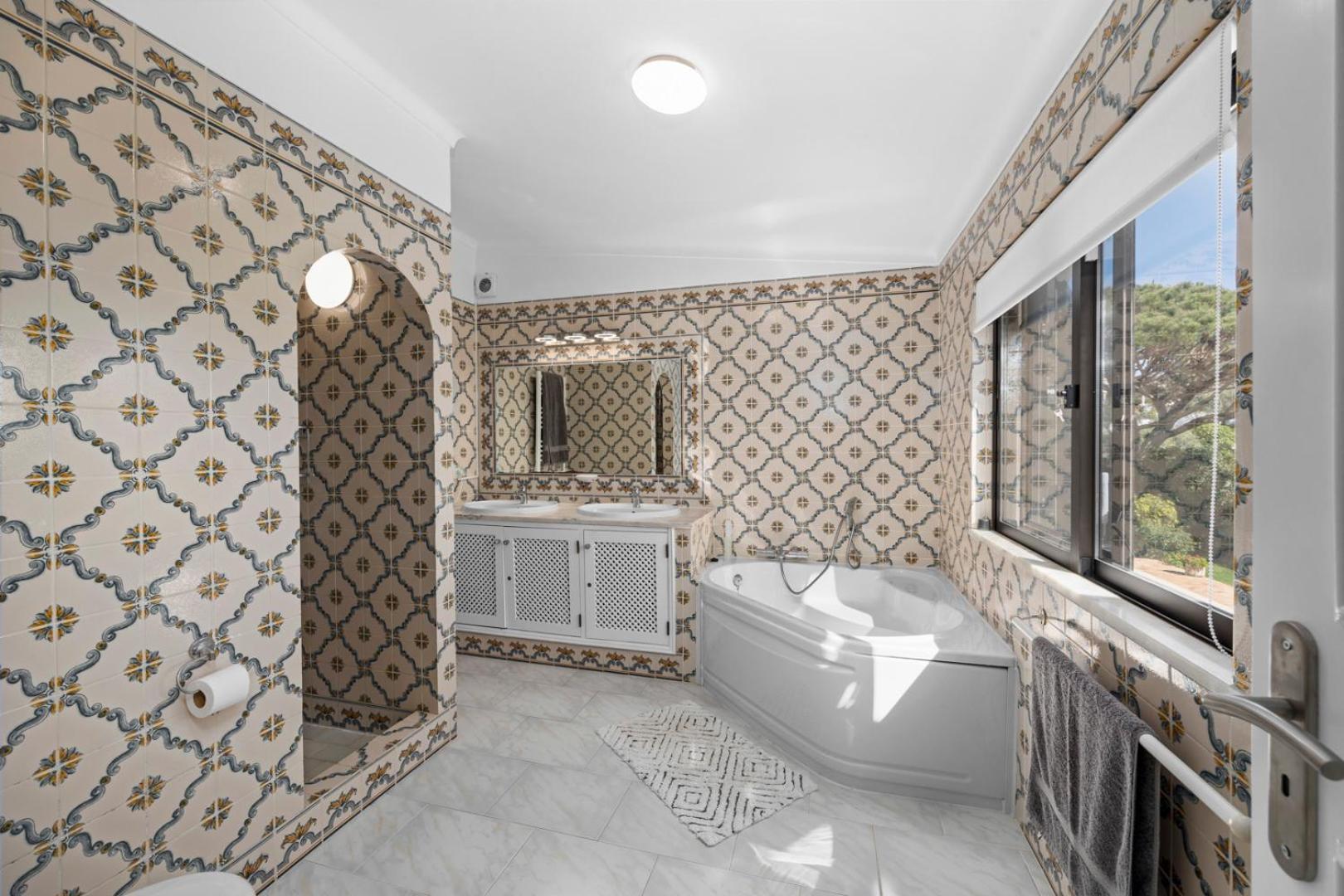 Villa Luxury Villa, Very Close To + Restaurants, Wi Fi, Heatable Pool. Sesmarias