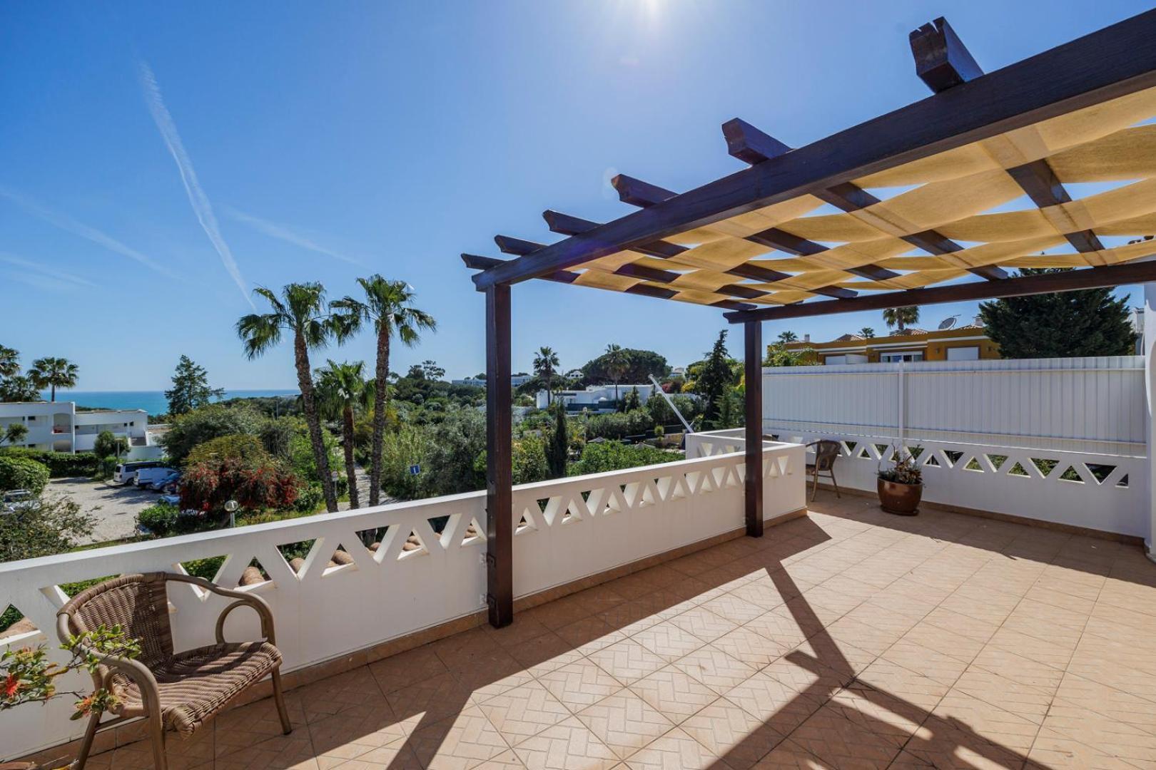 Luxury Villa, Very Close To + Restaurants, Wi Fi, Heatable Pool. Villa