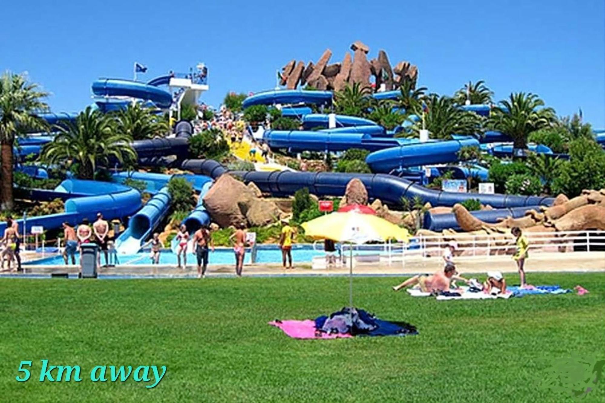 Oceanfront - 8 Rooms, 2 Kitchens With Pool, Billiard Table And Beach-volleyball Court Villa