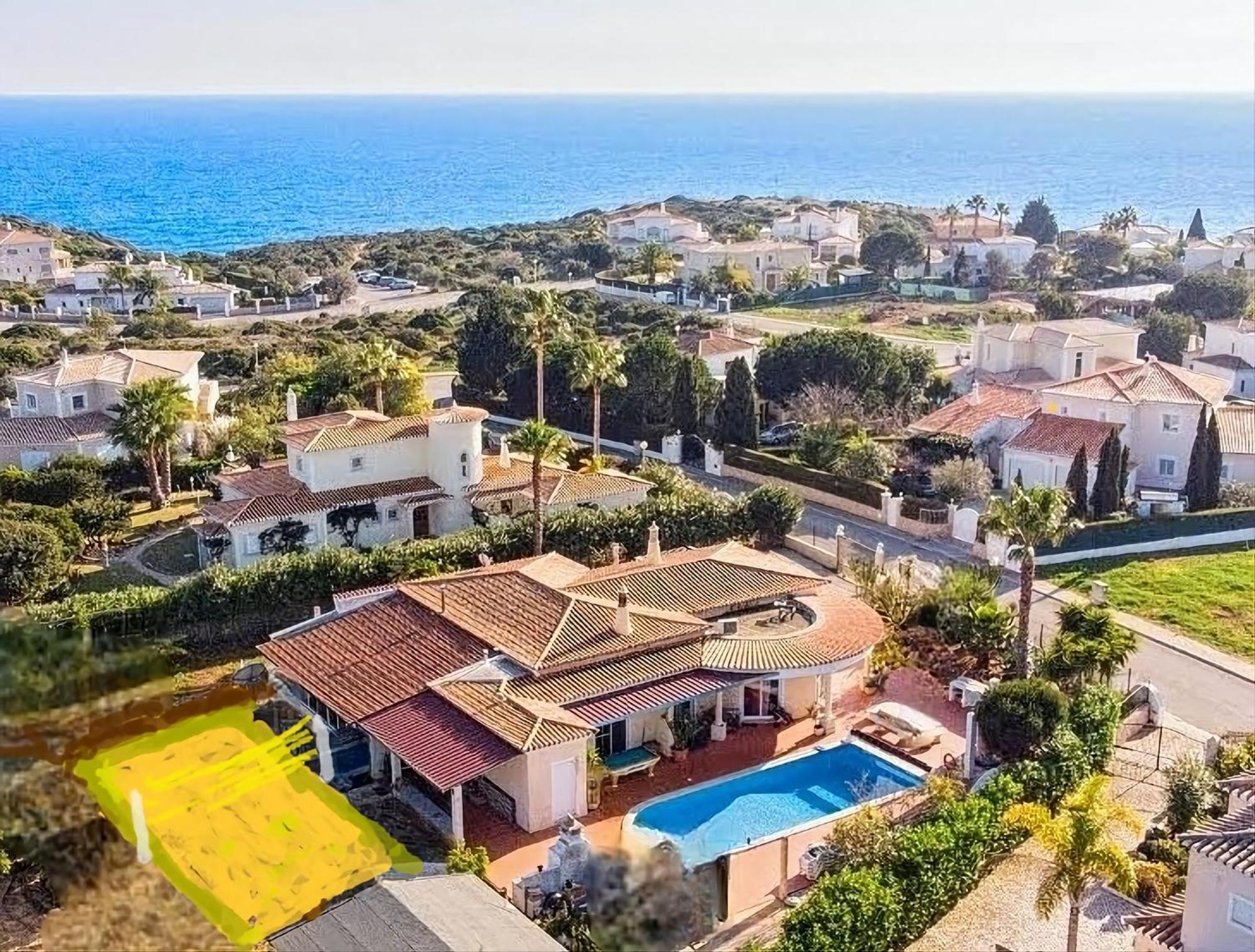 Oceanfront - 8 Rooms, 2 Kitchens With Pool, Billiard Table And Beach-volleyball Court * Carvoeiro (Lagoa)