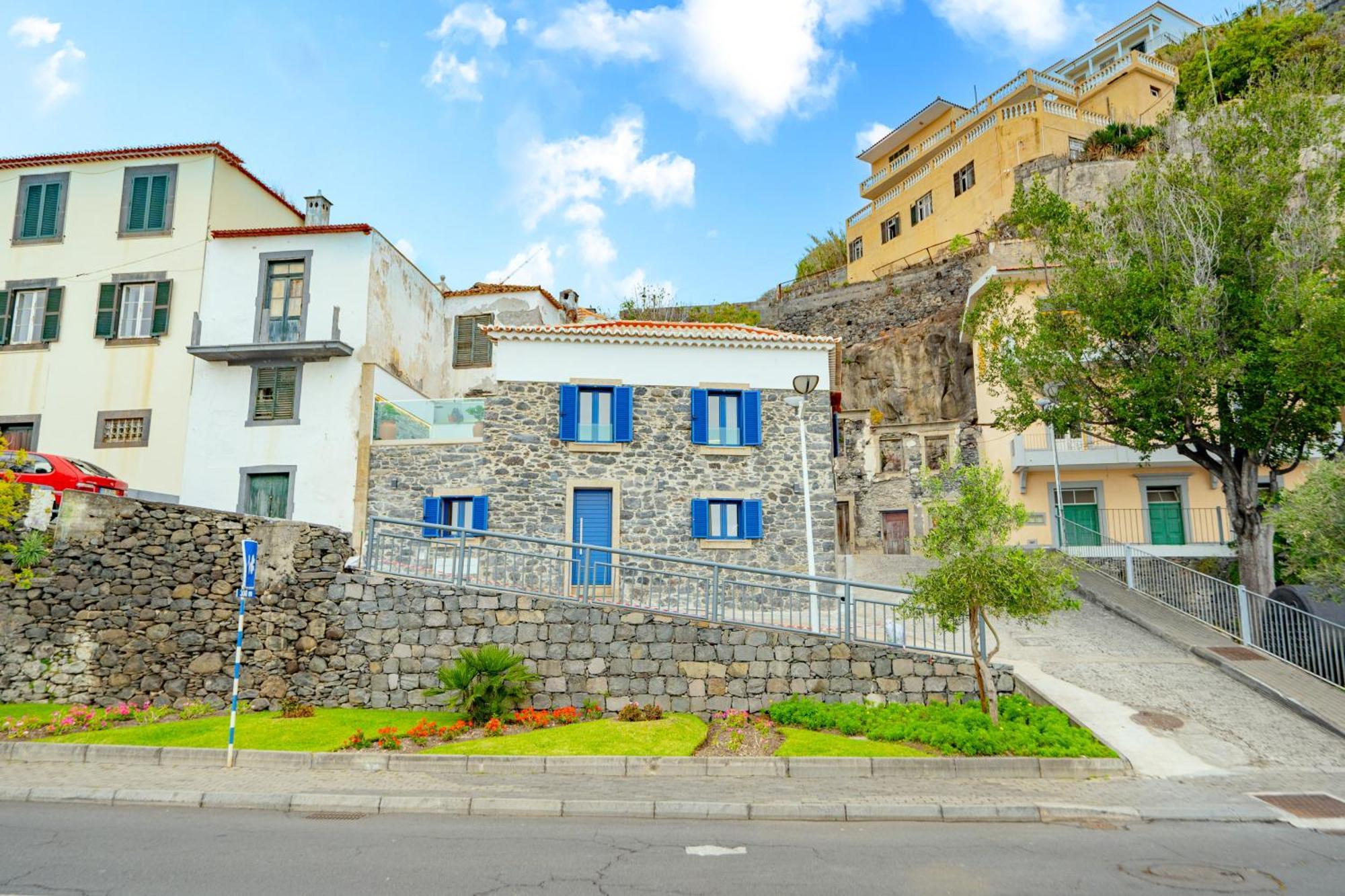 Chale Henrique - Beachfront At Calheta Appartement