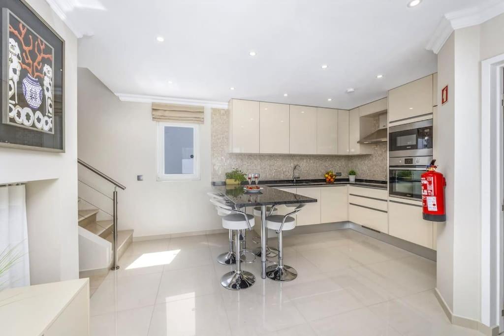 Villa Stunning 2-bedroom Retreat In Vale Do Lobo *
