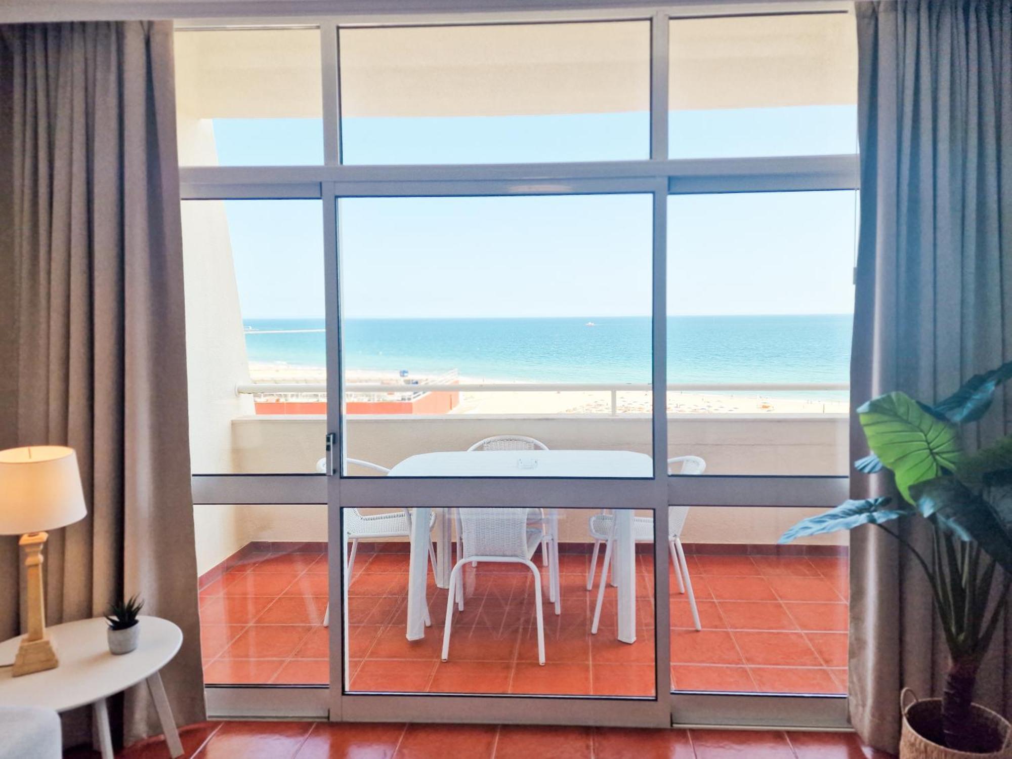 Rocha Varandas Sunny