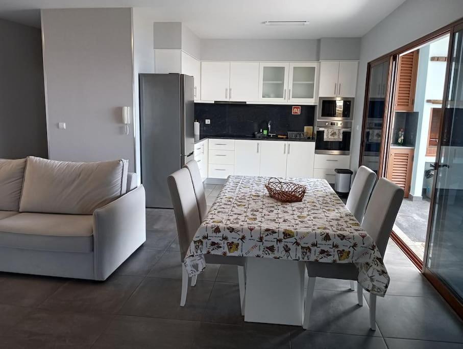 Villa O Pomar - A Quiet Sunny Place With Amazing Sea Views