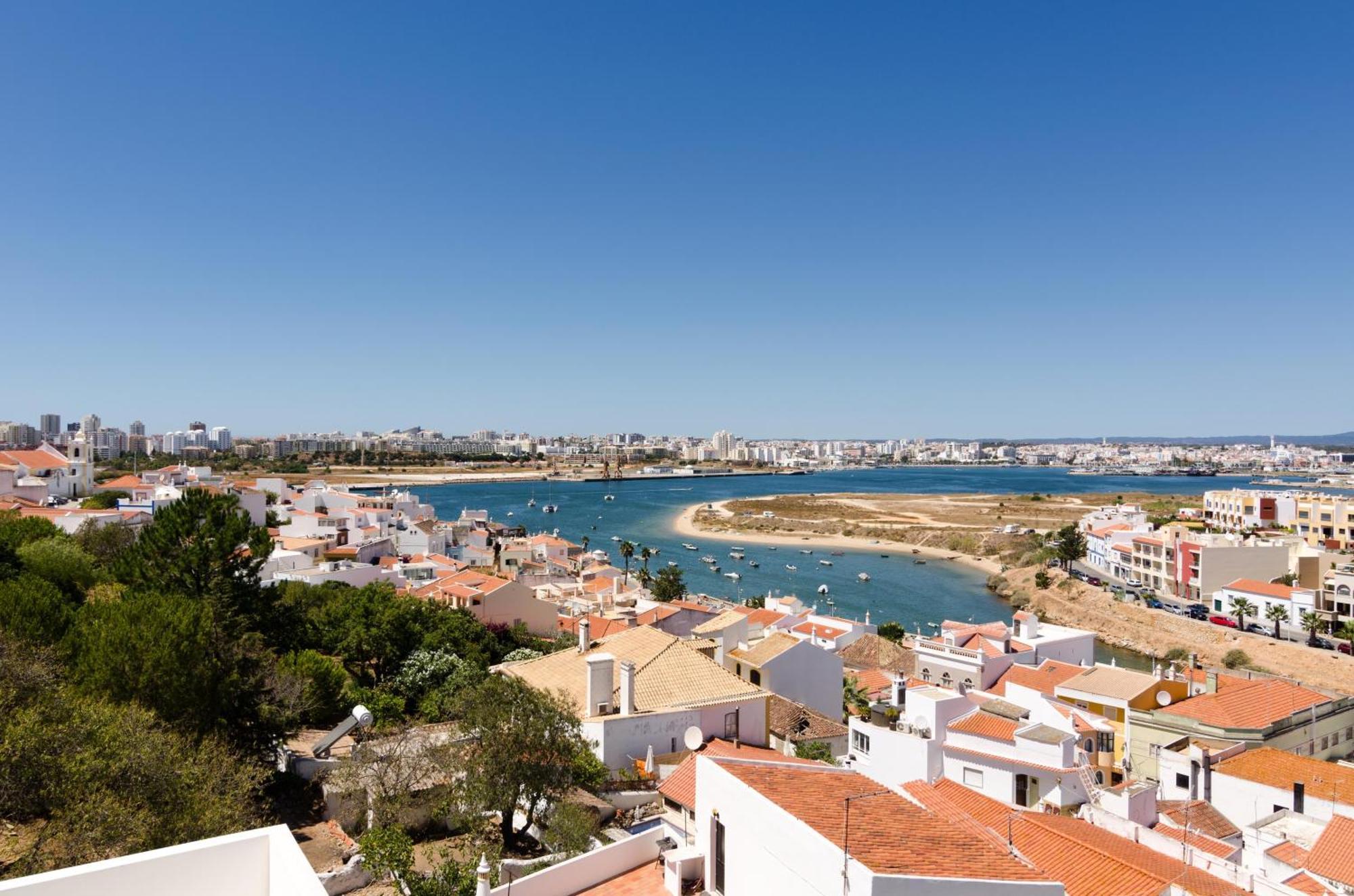 One2seven * Ferragudo (Faro)