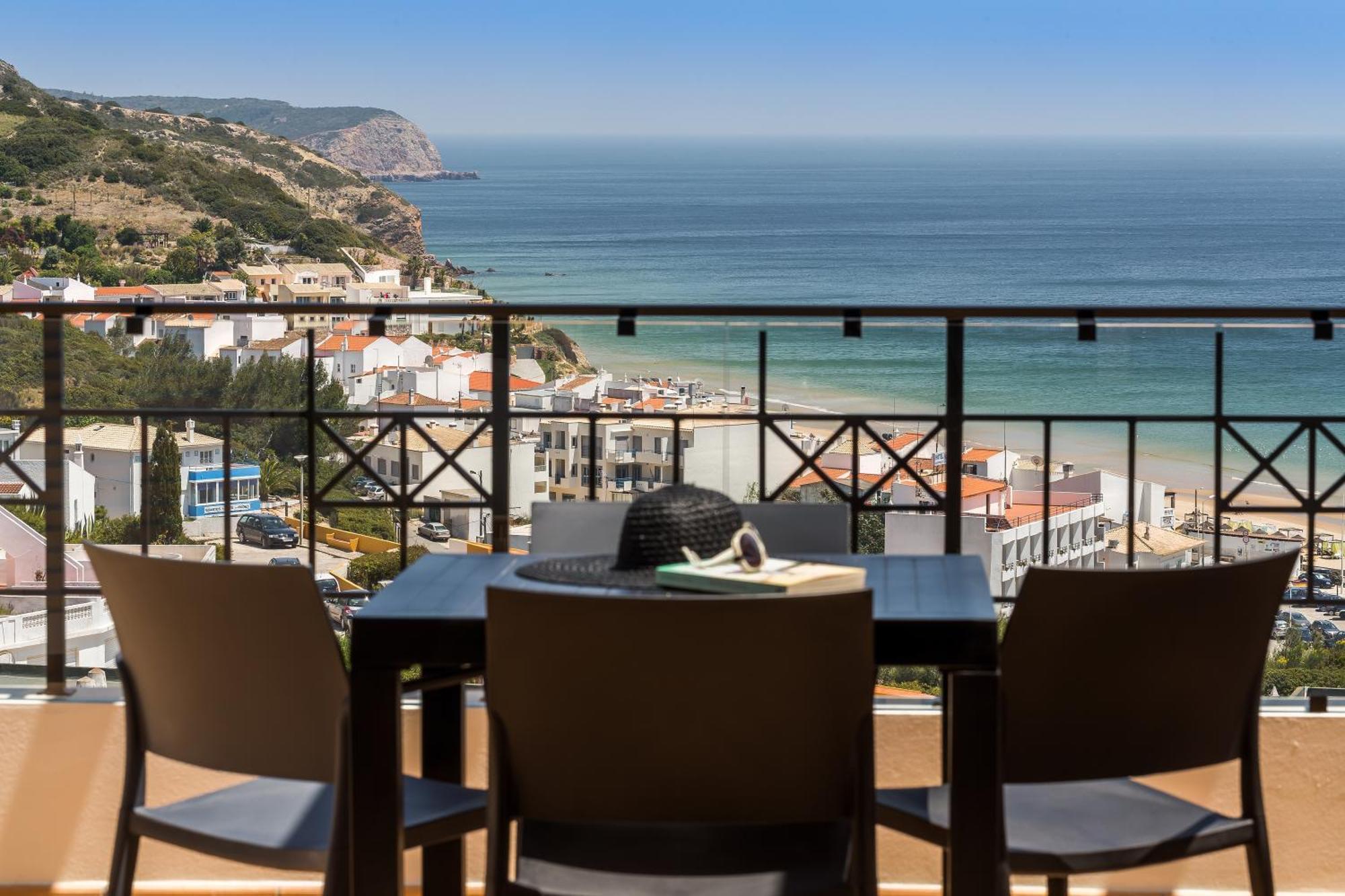 Nau Village Holiday park 4*