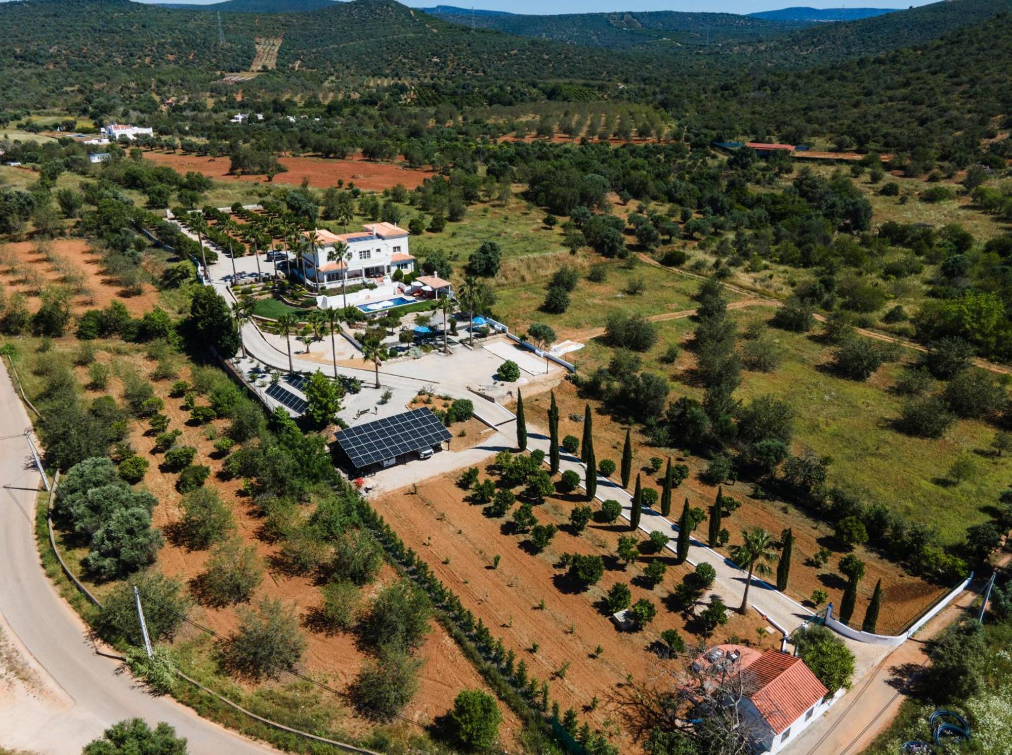 Bed & Breakfast Entrecolinas Paderne (Faro)