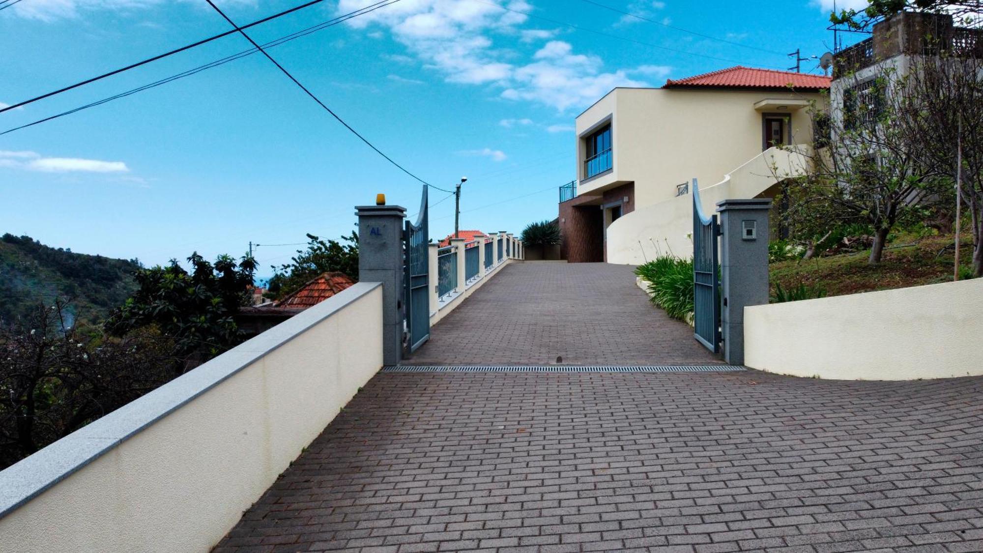 Capela's House By Lovelystay *