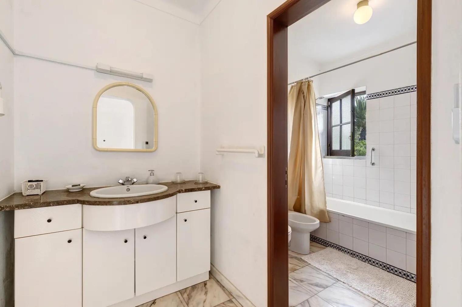 Alto Da Bed & Breakfast Colares