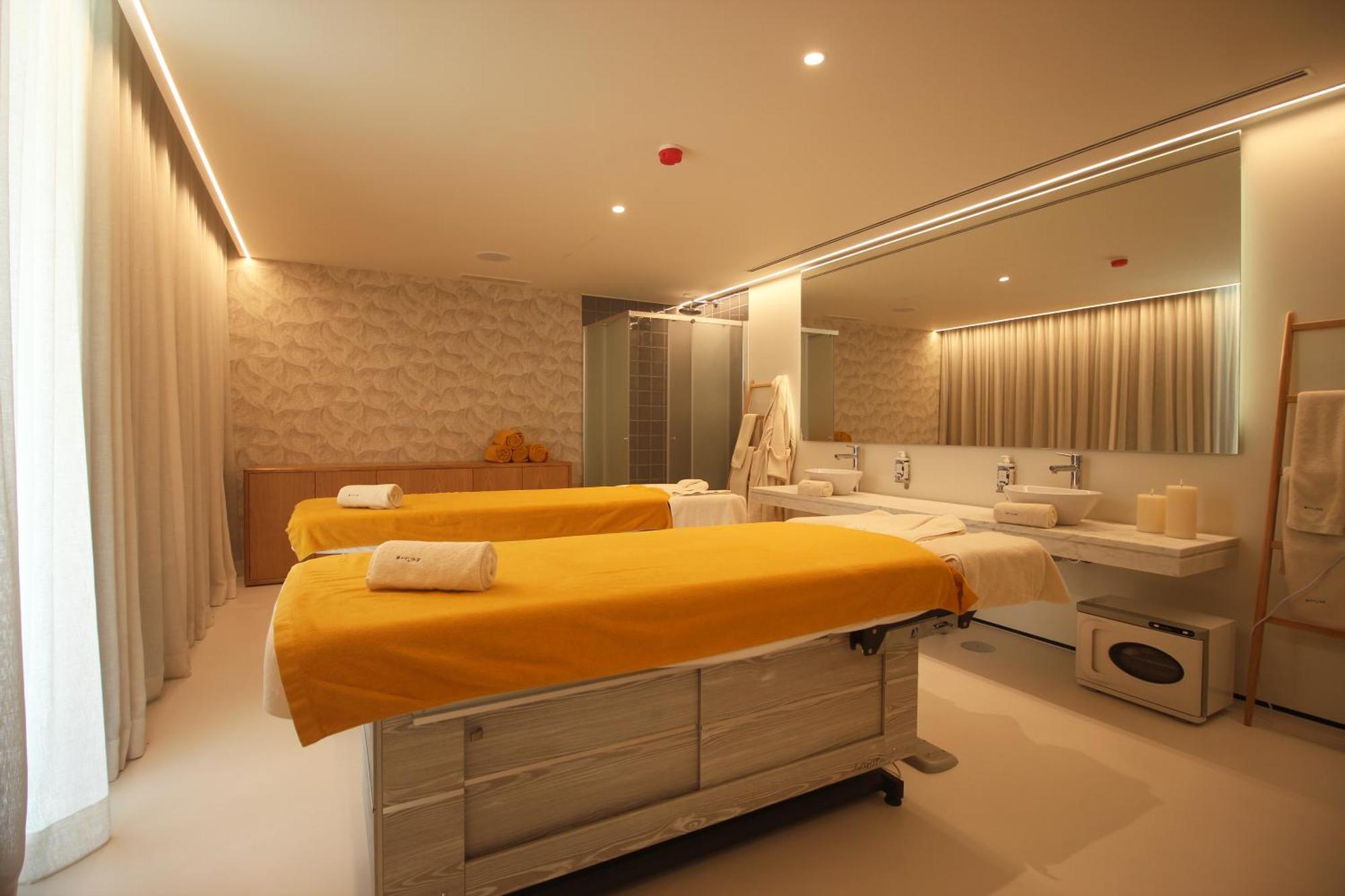 Beachfront Garden & - Indoor And Outdoor Pool Apartment Armacao de Pera