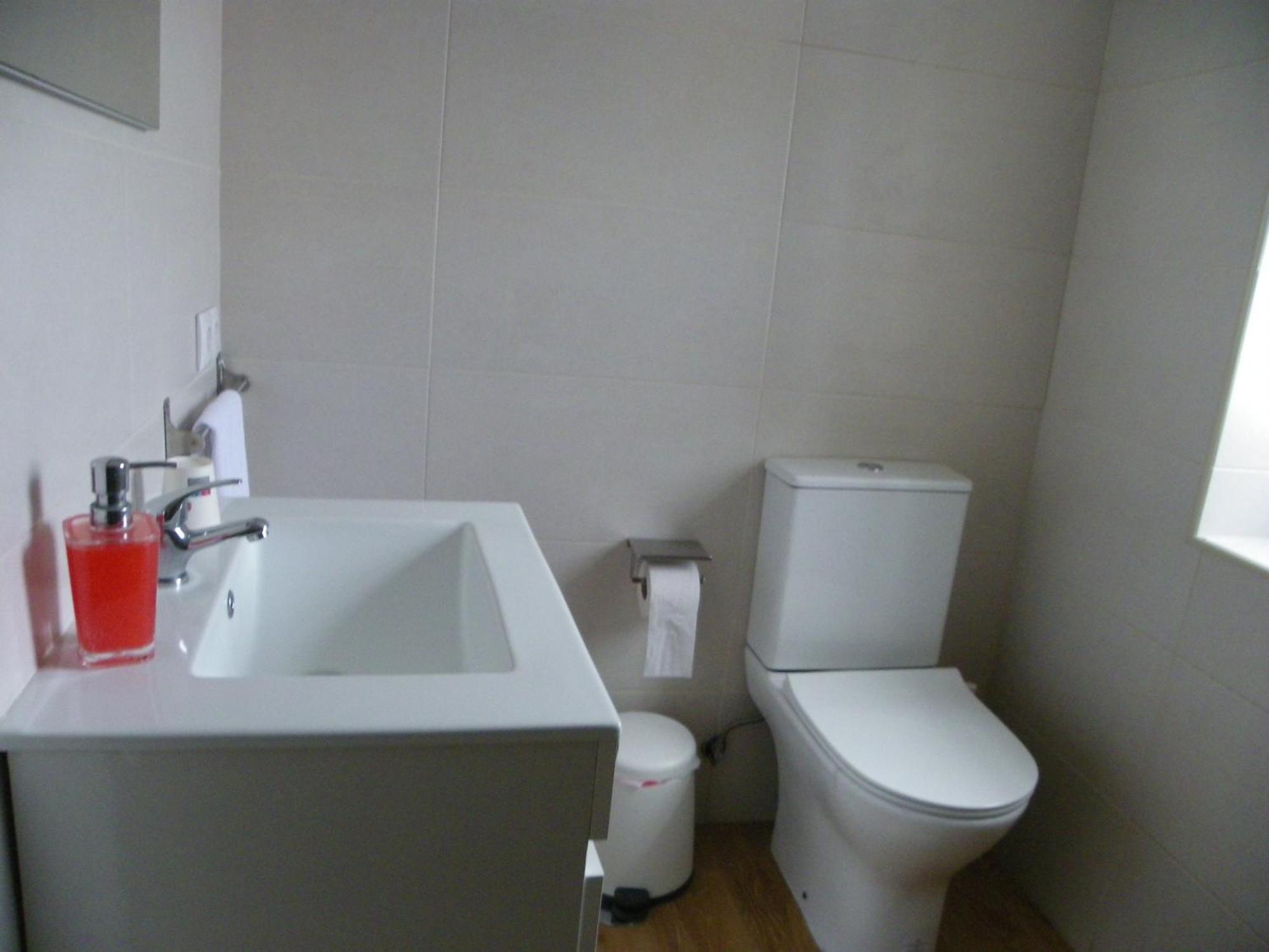 Hostel & Lagoa (Azores)