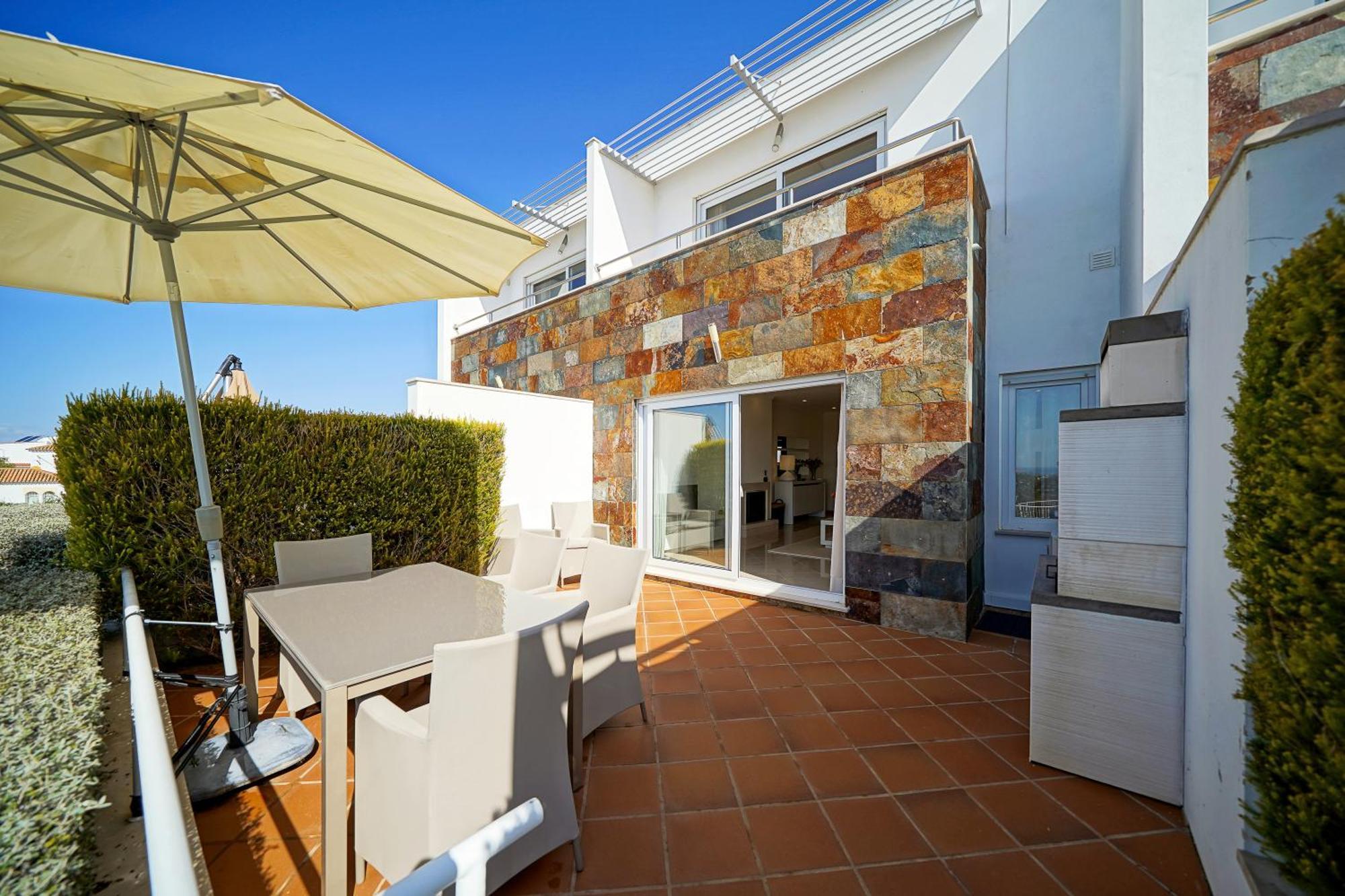 Apartamento Ocean View Luxe Poolside Retreat Albufeira