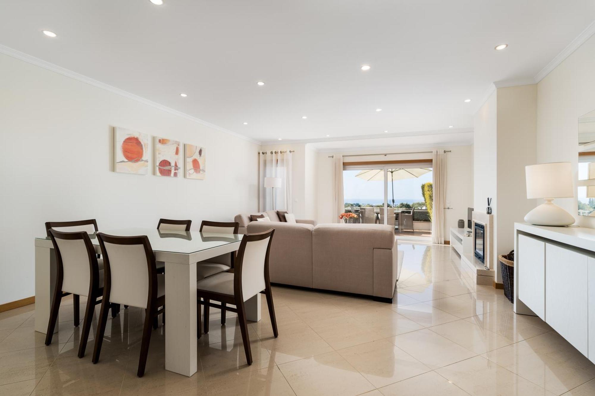 Apartamento Ocean View Luxe Poolside Retreat *