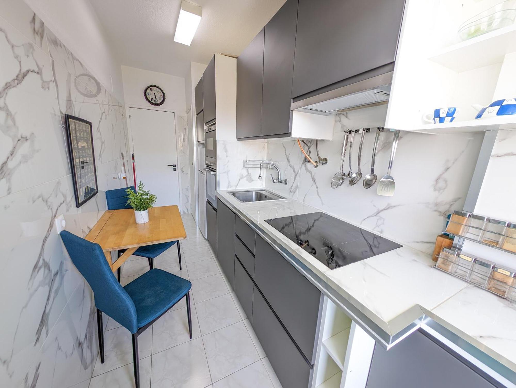 Apartment 2 - 5 Mins From & Bars