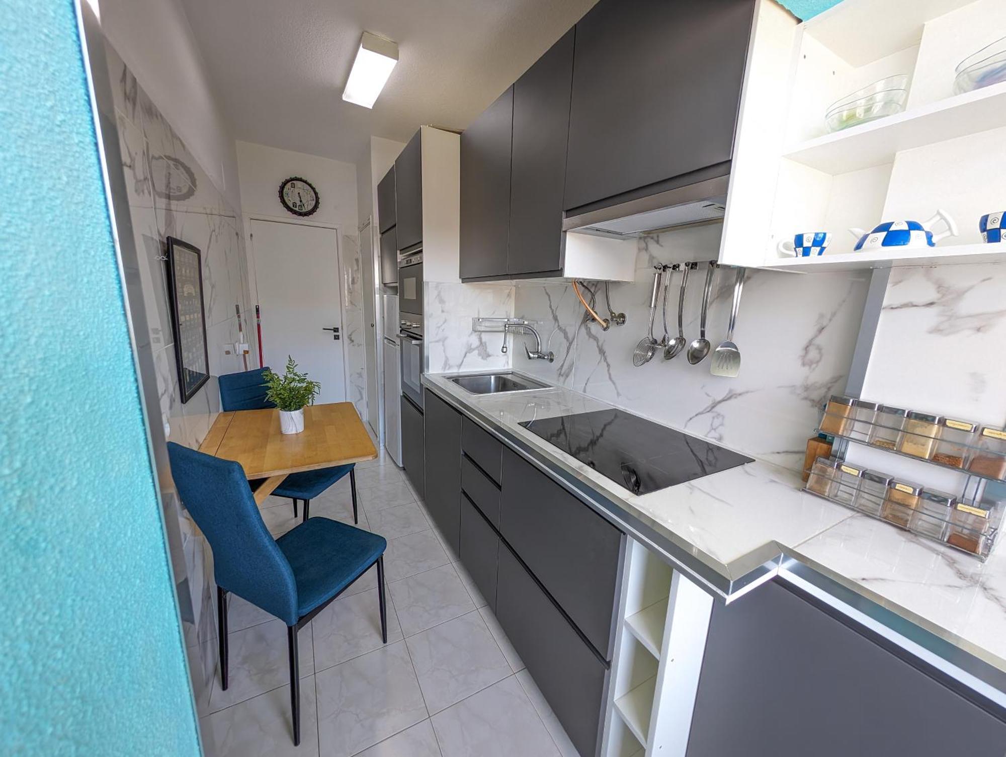 Apartment 2 - 5 Mins From & Bars