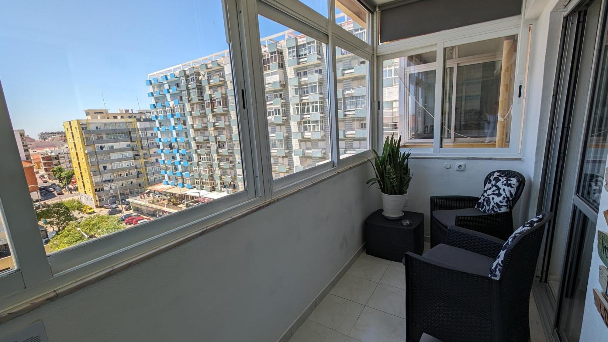 2 - 5 Mins From & Bars Apartment Costa da Caparica