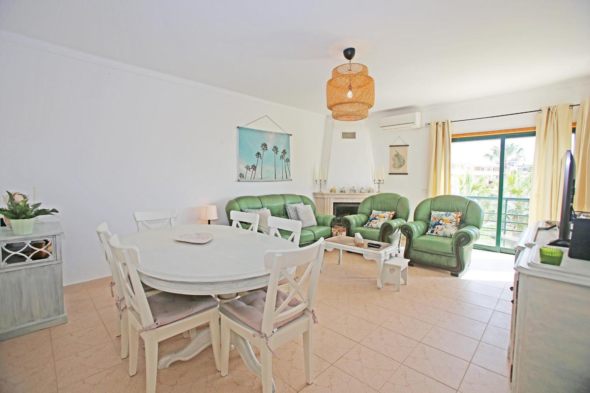 Quinta Dos Pinheiros Apartment *