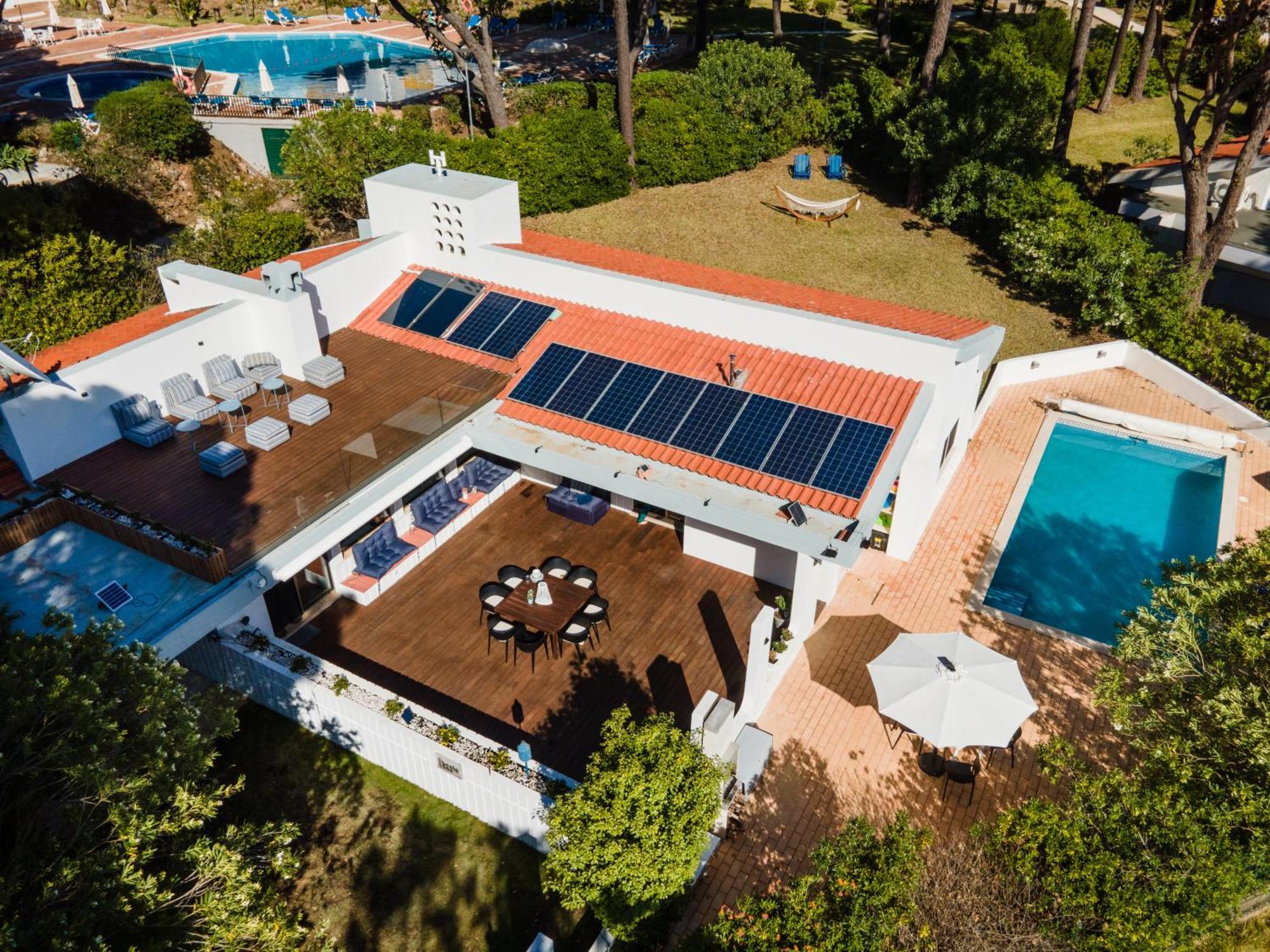 A Energy Bento Box Hot Pool & Sauna Villa