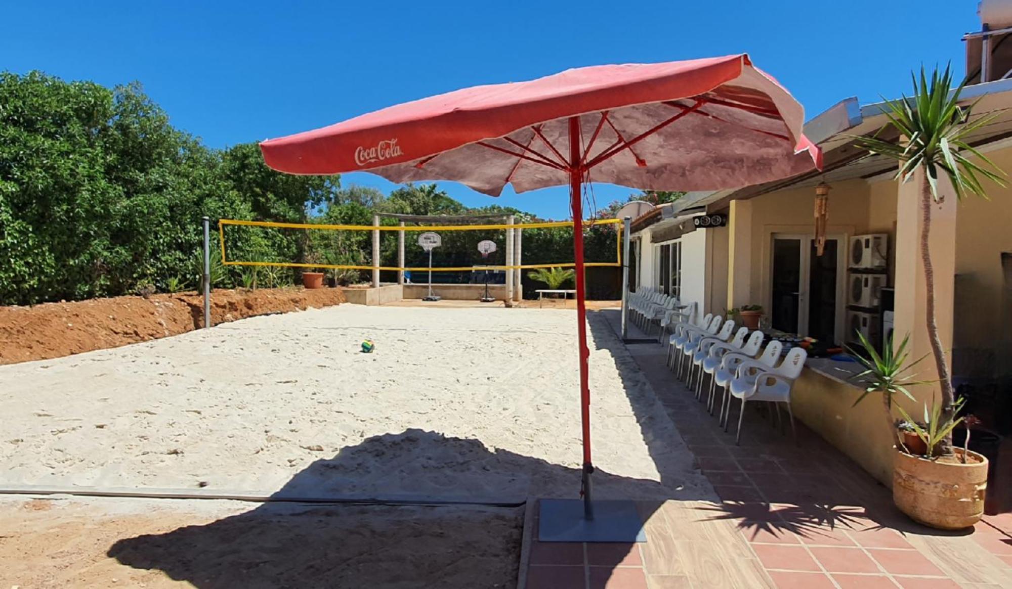 Oceanfront - 8 Rooms, 2 Kitchens With Pool, Billiard Table And Beach-volleyball Court Villa