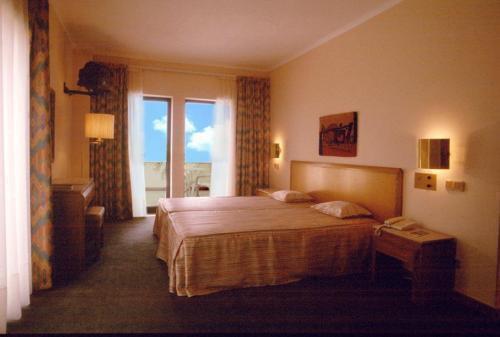 Cristal Hotel 4*