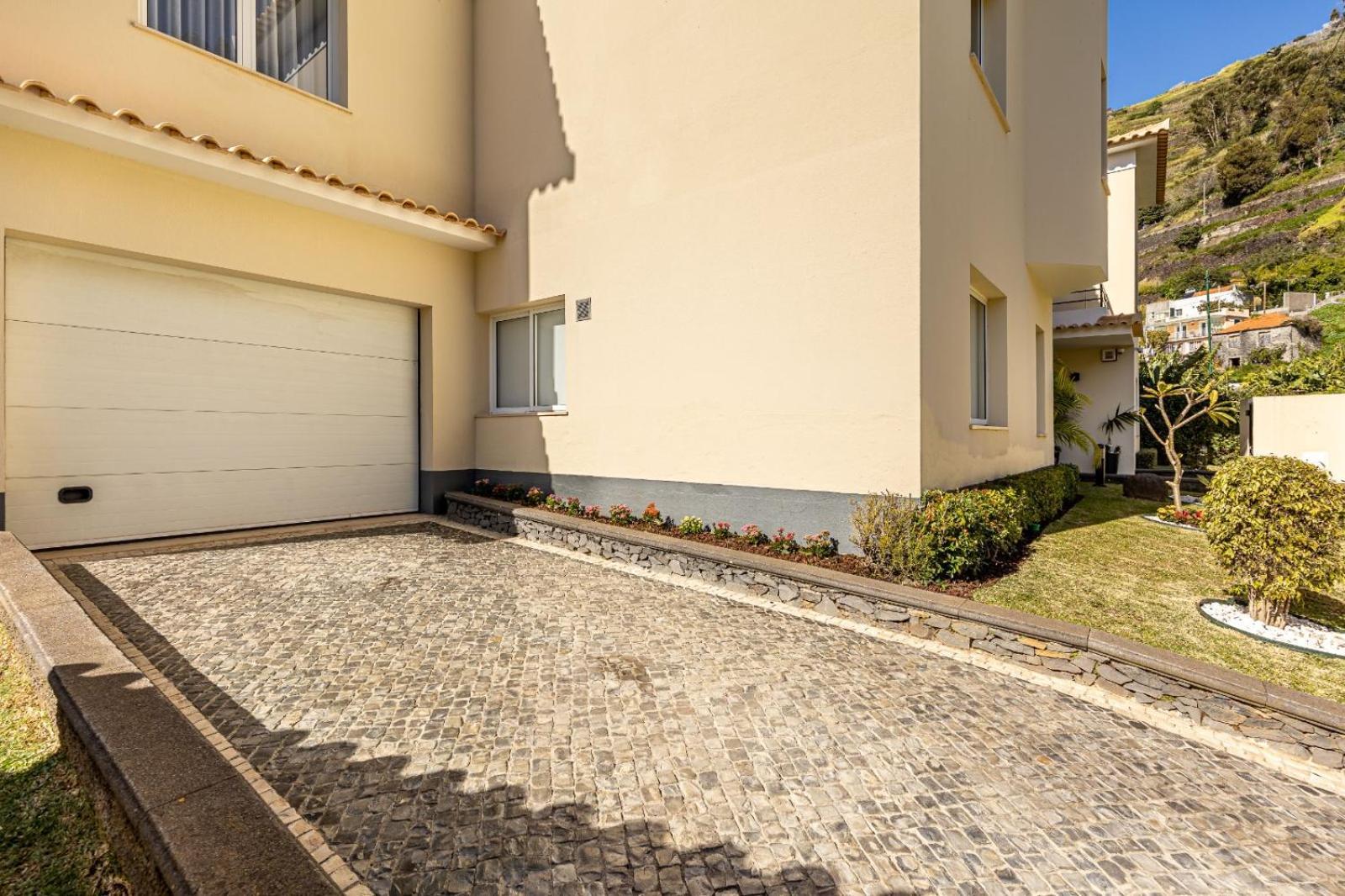 Luxury With Private Heated Pool, Garden And Views Of The Sea And Mountains. * Arco da Calheta (Madeira)