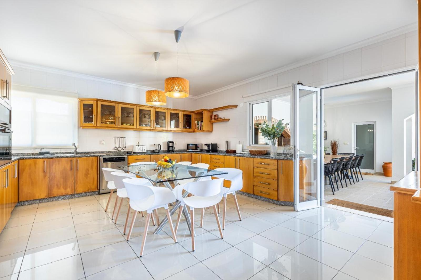 Luxury With Private Heated Pool, Garden And Views Of The Sea And Mountains. Villa *