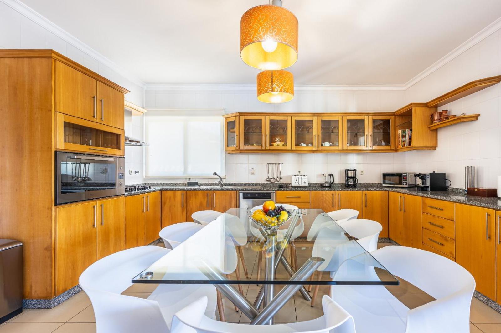 Luxury With Private Heated Pool, Garden And Views Of The Sea And Mountains. Villa Arco da Calheta (Madeira)