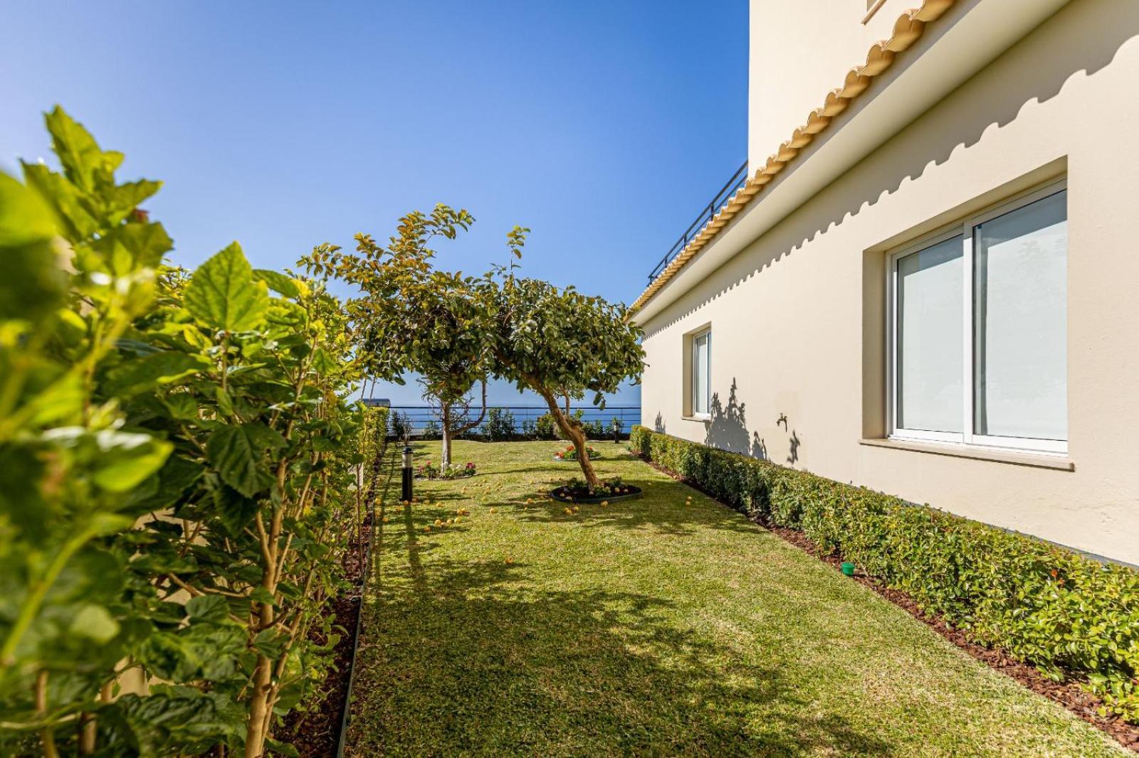 Luxury With Private Heated Pool, Garden And Views Of The Sea And Mountains. * Arco da Calheta (Madeira)