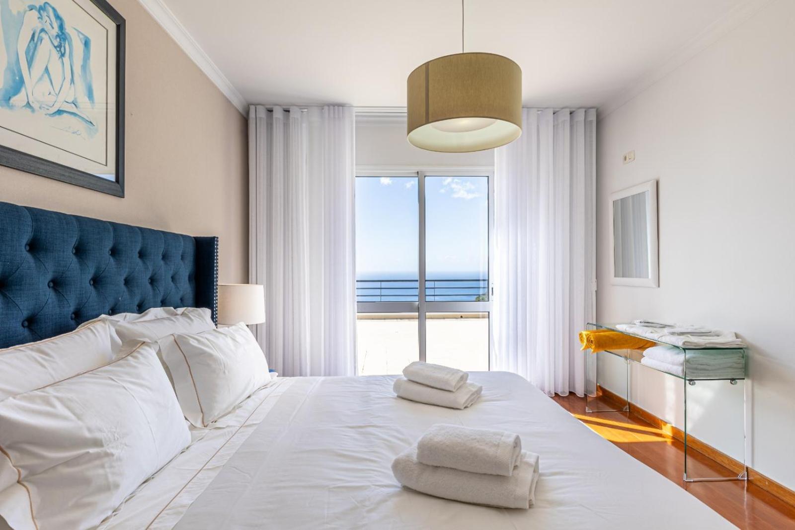 Luxury With Private Heated Pool, Garden And Views Of The Sea And Mountains. *