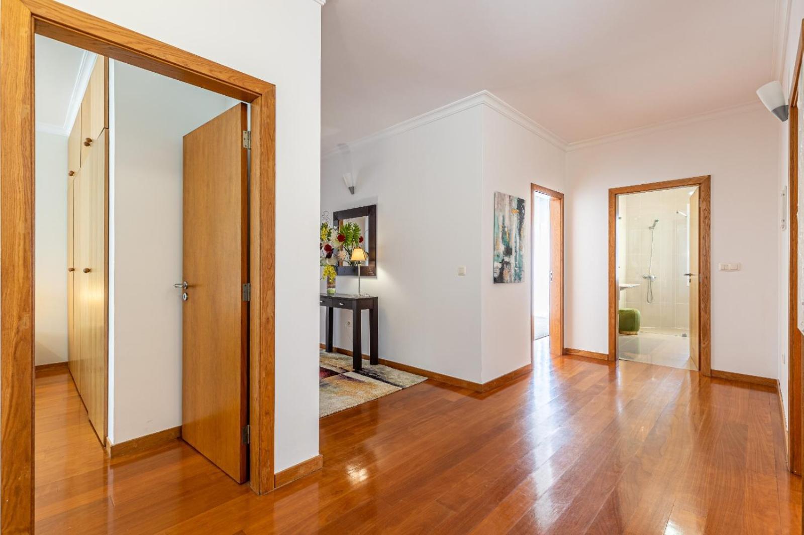 Villa Luxury With Private Heated Pool, Garden And Views Of The Sea And Mountains.