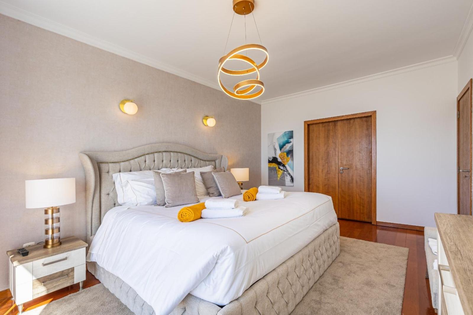 Villa Luxury With Private Heated Pool, Garden And Views Of The Sea And Mountains. Arco da Calheta (Madeira)