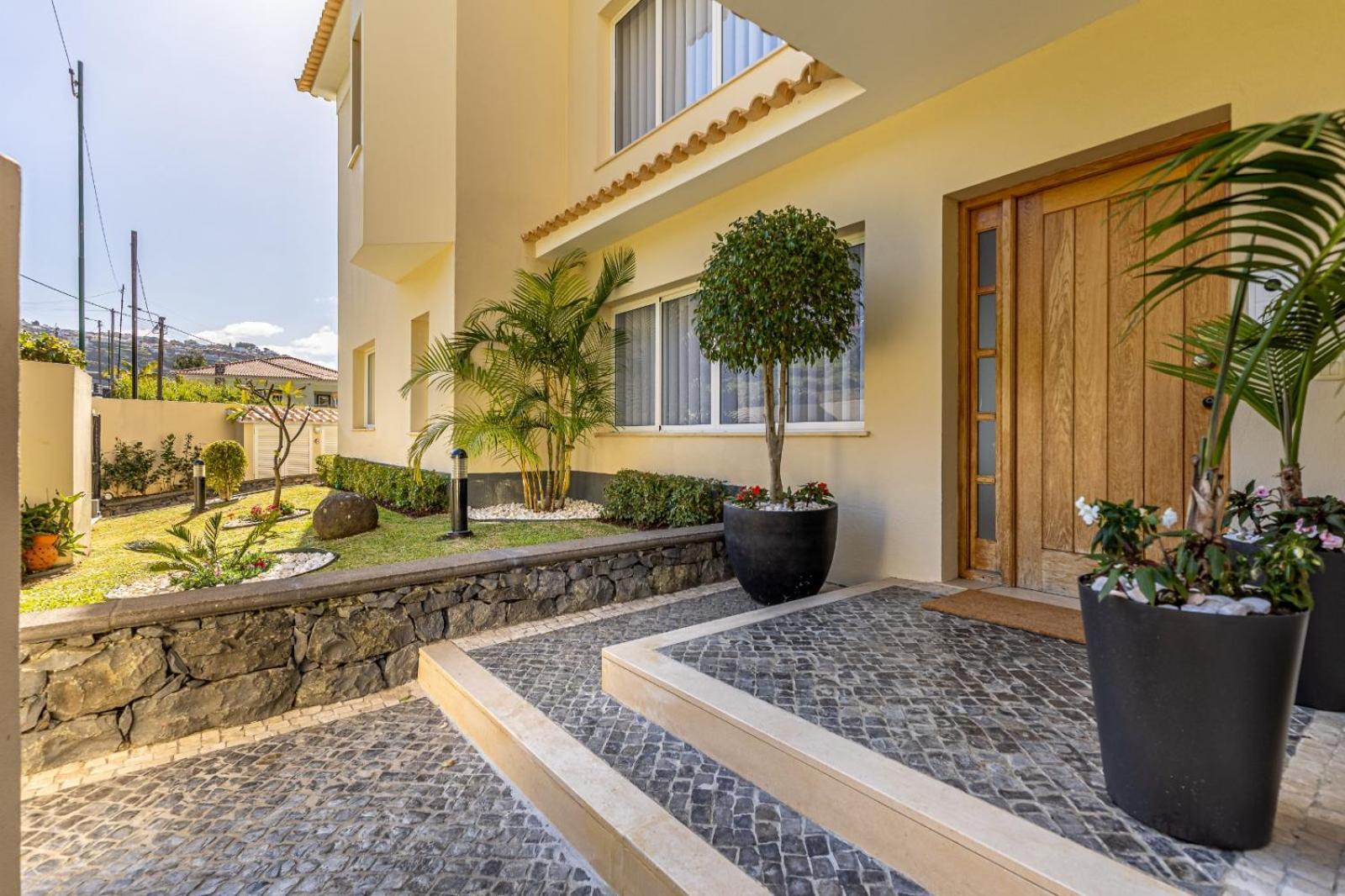 Luxury With Private Heated Pool, Garden And Views Of The Sea And Mountains. *