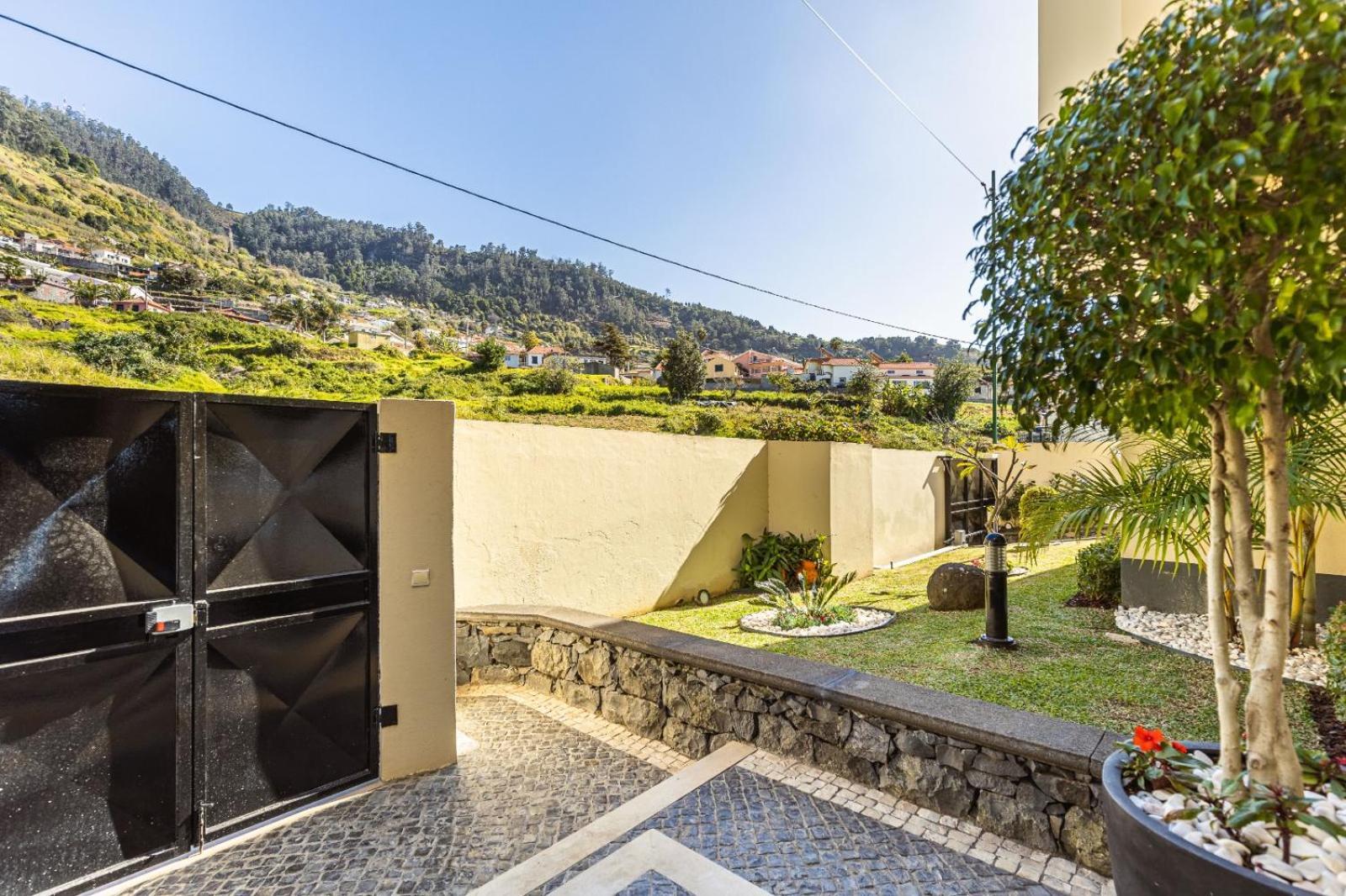 Luxury With Private Heated Pool, Garden And Views Of The Sea And Mountains. Villa